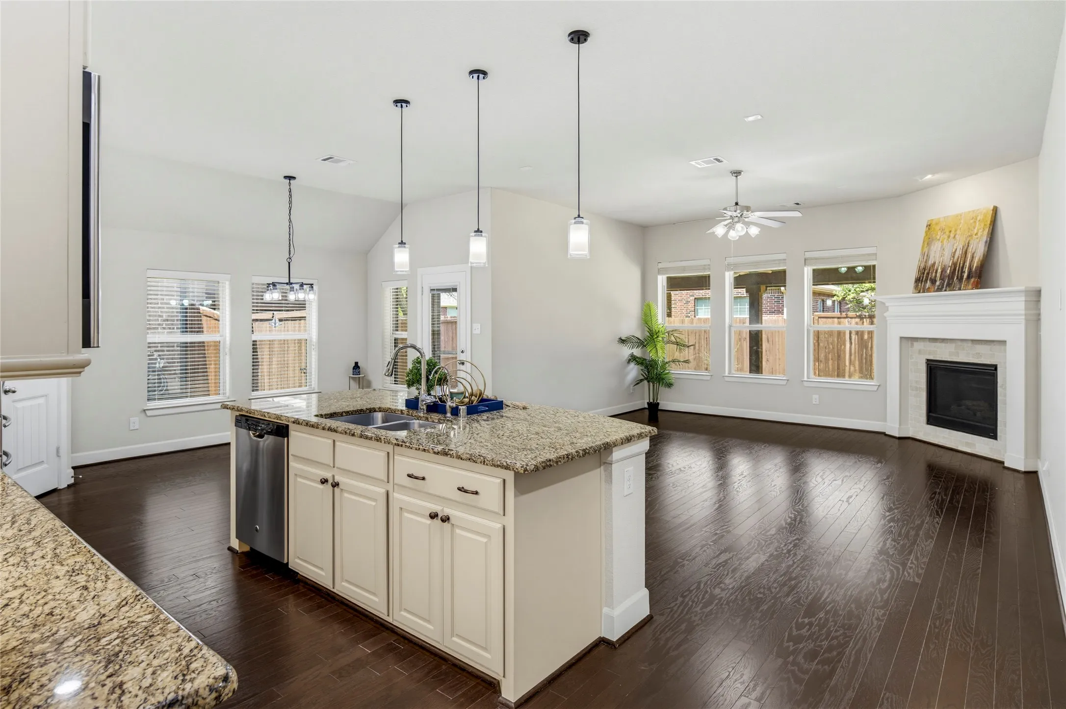 Single Family Residence For Sale in Collin County , 5928 Silverton Avenue, Mc Kinney, Texas 75070, 4 Bedroom, 3 Bathroom, 2 Garage spaces, 2,391 Sqft, built in 2014, mls#21365846, Real Estate Agent in Mc Kinney, Homes For Sale in Collin county, Homes For Sale in Mc Kinney, Realtor in Mc Kinney Texas, Real Estate Brokerage Independent Realty Texas, Luminita Cordes Realtor