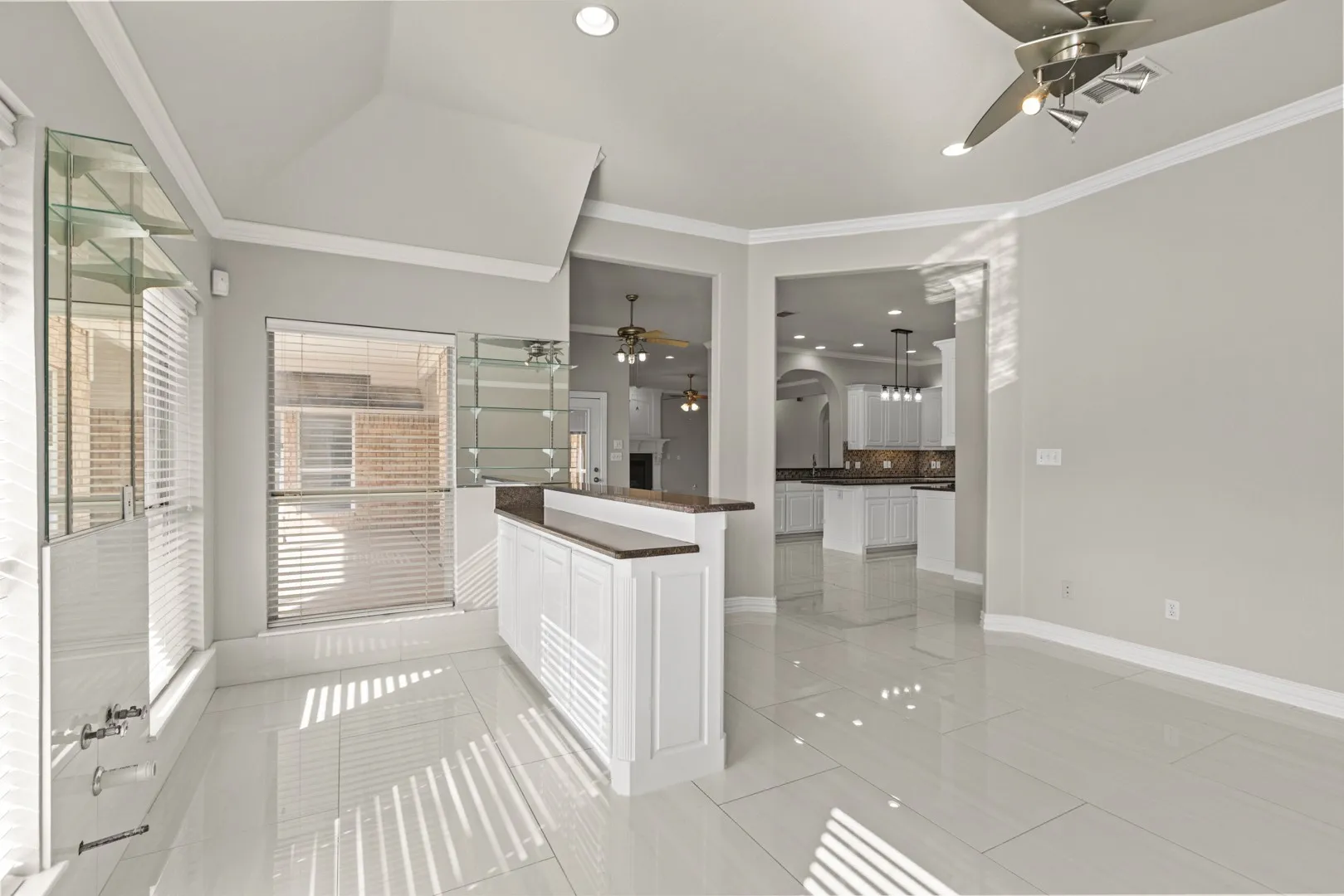Single Family Residence For Sale in Dallas County , 1055 The Meadows Parkway, De Soto, Texas 75115, 4 Bedroom, 3 Bathroom, 3 Garage spaces, 3,481 Sqft, built in 2003, mls#21366806, Real Estate Agent in De Soto, Homes For Sale in Dallas county, Homes For Sale in De Soto, Realtor in De Soto Texas, Real Estate Brokerage Independent Realty Texas, Luminita Cordes Realtor