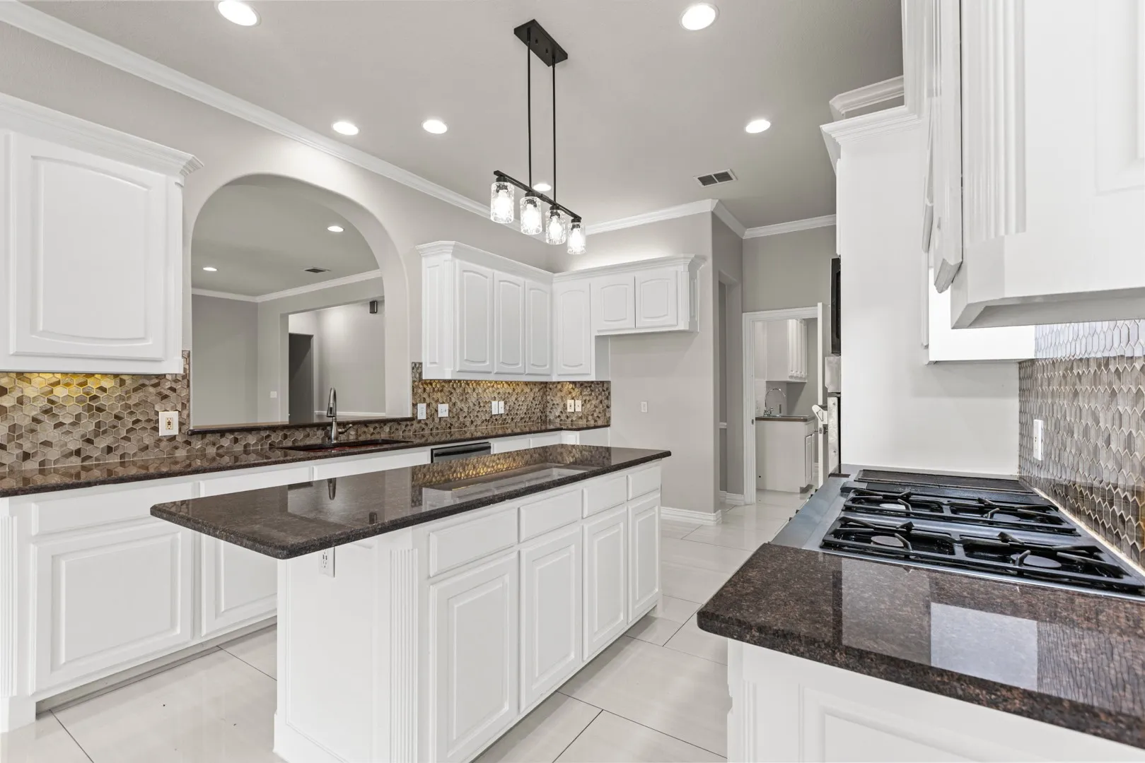 Single Family Residence For Sale in Dallas County , 1055 The Meadows Parkway, De Soto, Texas 75115, 4 Bedroom, 3 Bathroom, 3 Garage spaces, 3,481 Sqft, built in 2003, mls#21366806, Real Estate Agent in De Soto, Homes For Sale in Dallas county, Homes For Sale in De Soto, Realtor in De Soto Texas, Real Estate Brokerage Independent Realty Texas, Luminita Cordes Realtor