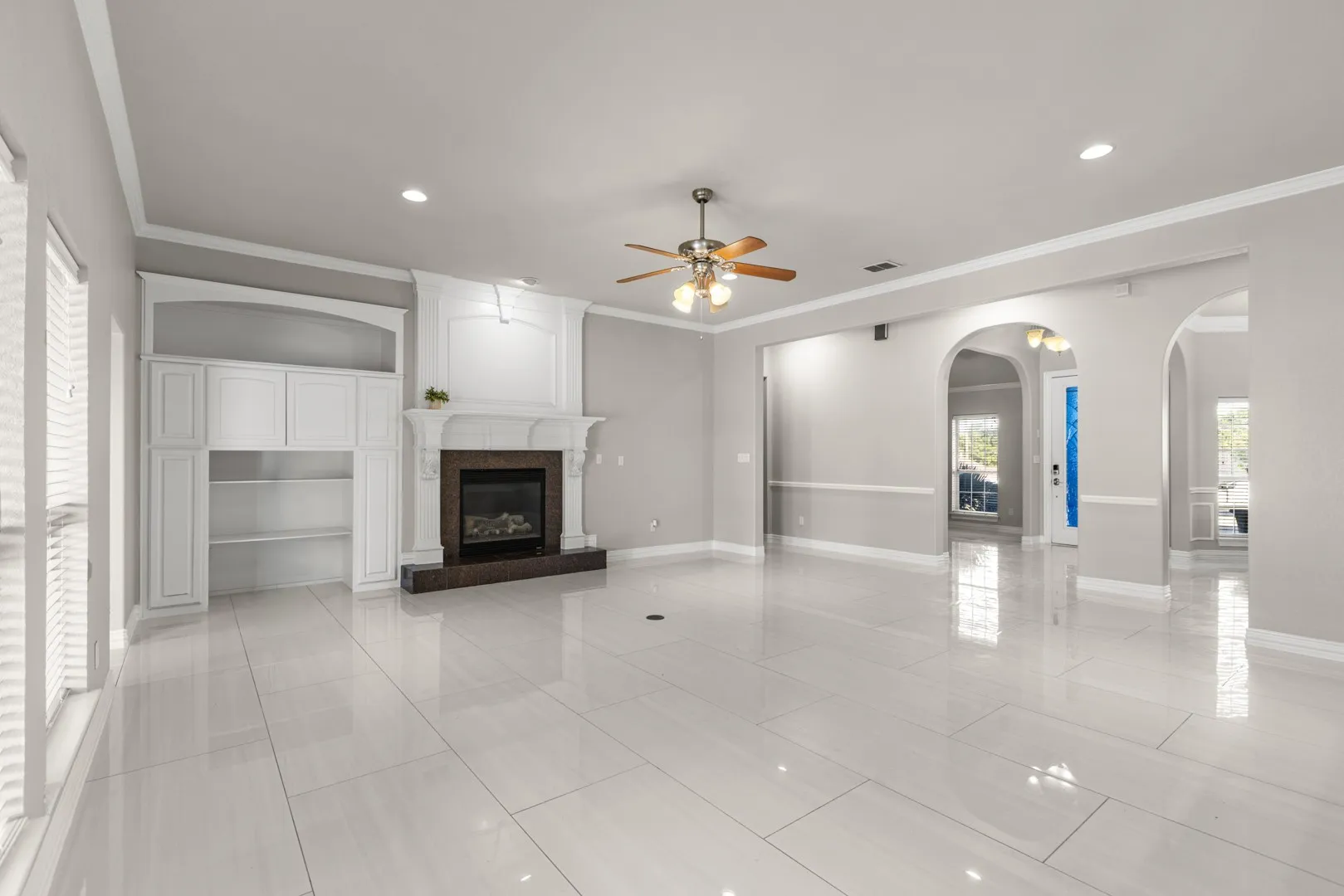 Single Family Residence For Sale in Dallas County , 1055 The Meadows Parkway, De Soto, Texas 75115, 4 Bedroom, 3 Bathroom, 3 Garage spaces, 3,481 Sqft, built in 2003, mls#21366806, Real Estate Agent in De Soto, Homes For Sale in Dallas county, Homes For Sale in De Soto, Realtor in De Soto Texas, Real Estate Brokerage Independent Realty Texas, Luminita Cordes Realtor