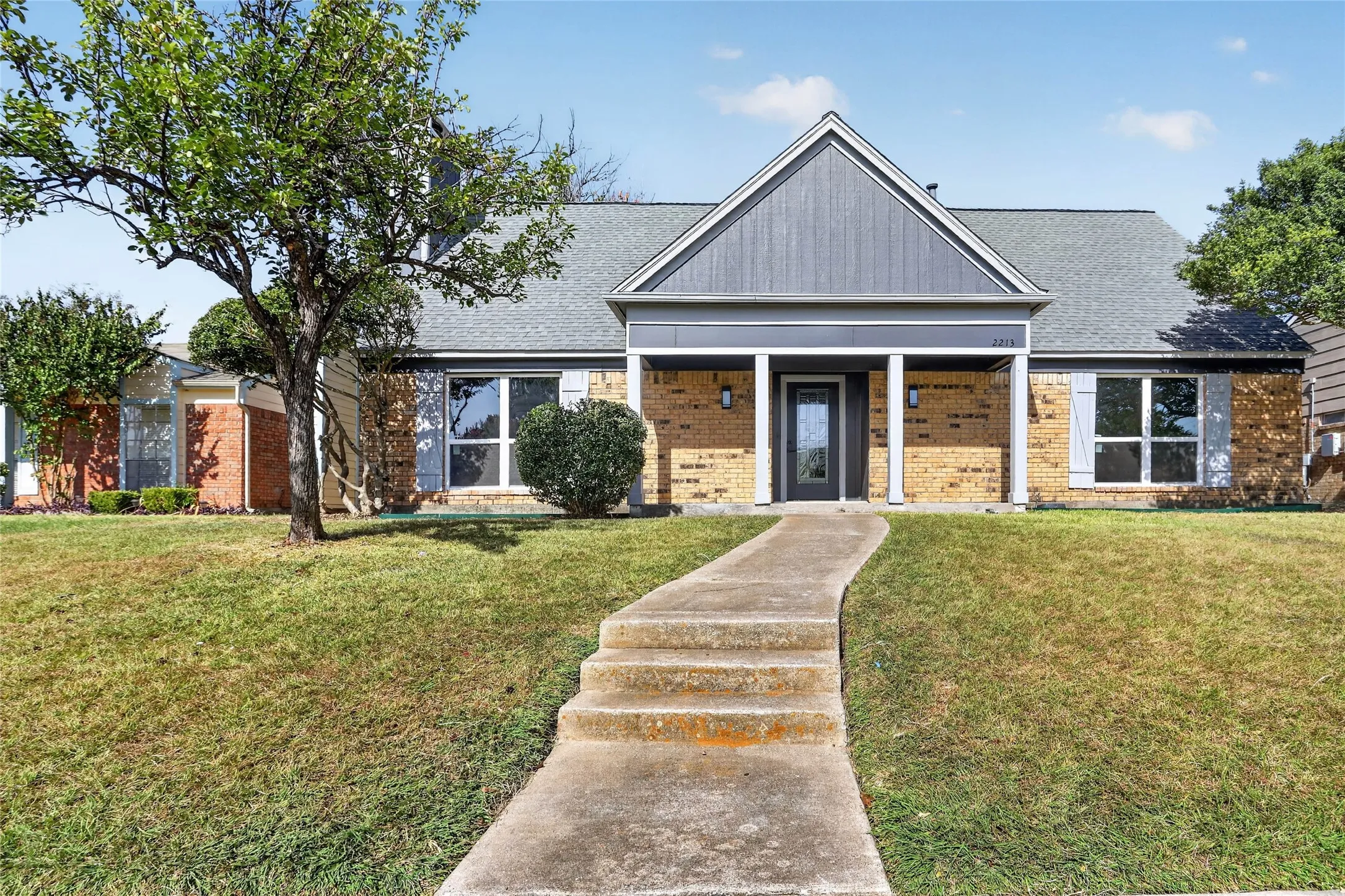Single Family Residence For Sale in Dallas County , 2213 Saharah Drive, Garland, Texas 75044, 3 Bedroom, 3 Bathroom, 2 Garage spaces, 1,970 Sqft, built in 1979, mls#21366790, Real Estate Agent in Garland, Homes For Sale in Dallas county, Homes For Sale in Garland, Realtor in Garland Texas, Real Estate Brokerage Independent Realty Texas, Luminita Cordes Realtor