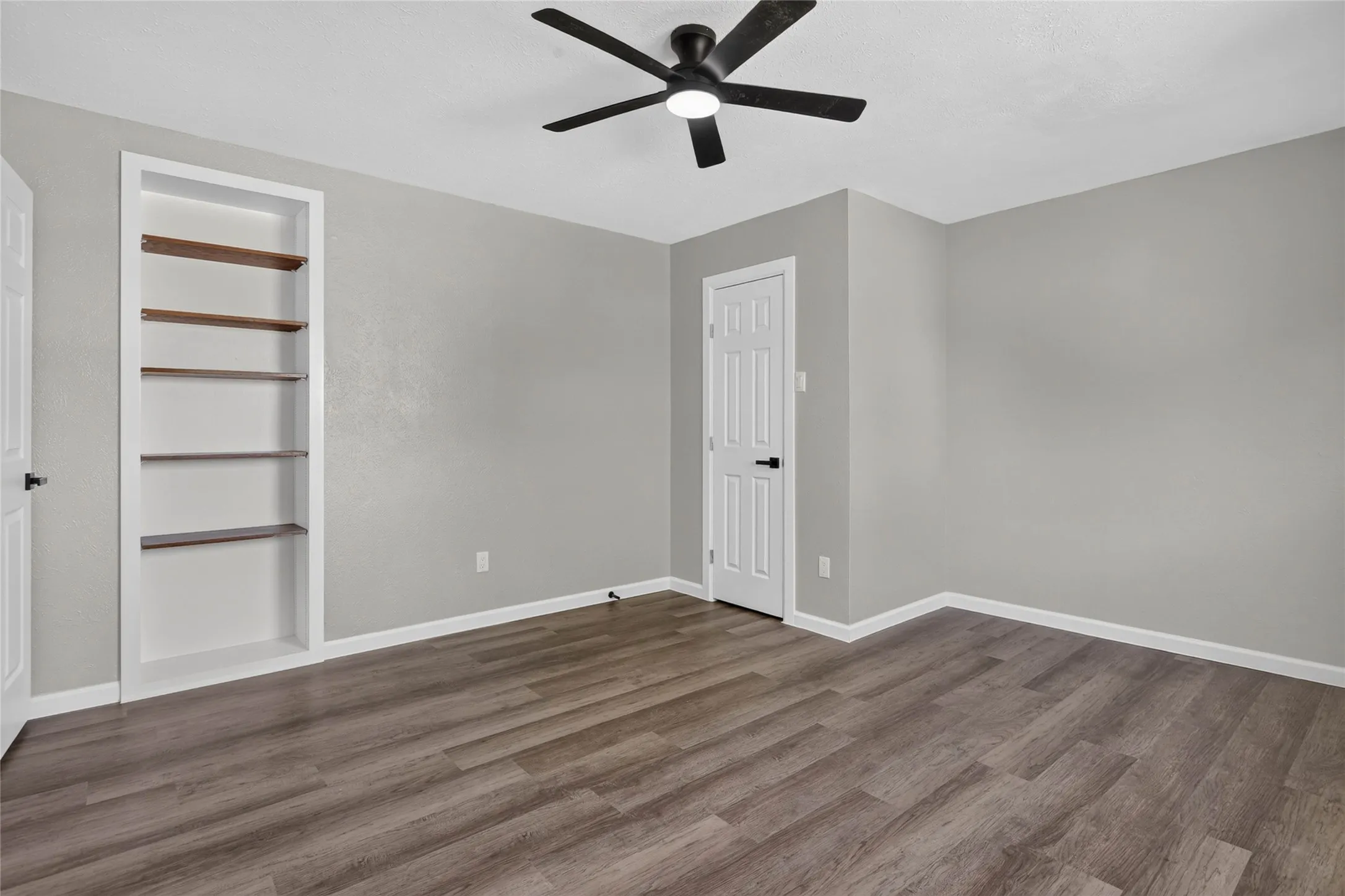 Single Family Residence For Sale in Dallas County , 2213 Saharah Drive, Garland, Texas 75044, 3 Bedroom, 3 Bathroom, 2 Garage spaces, 1,970 Sqft, built in 1979, mls#21366790, Real Estate Agent in Garland, Homes For Sale in Dallas county, Homes For Sale in Garland, Realtor in Garland Texas, Real Estate Brokerage Independent Realty Texas, Luminita Cordes Realtor
