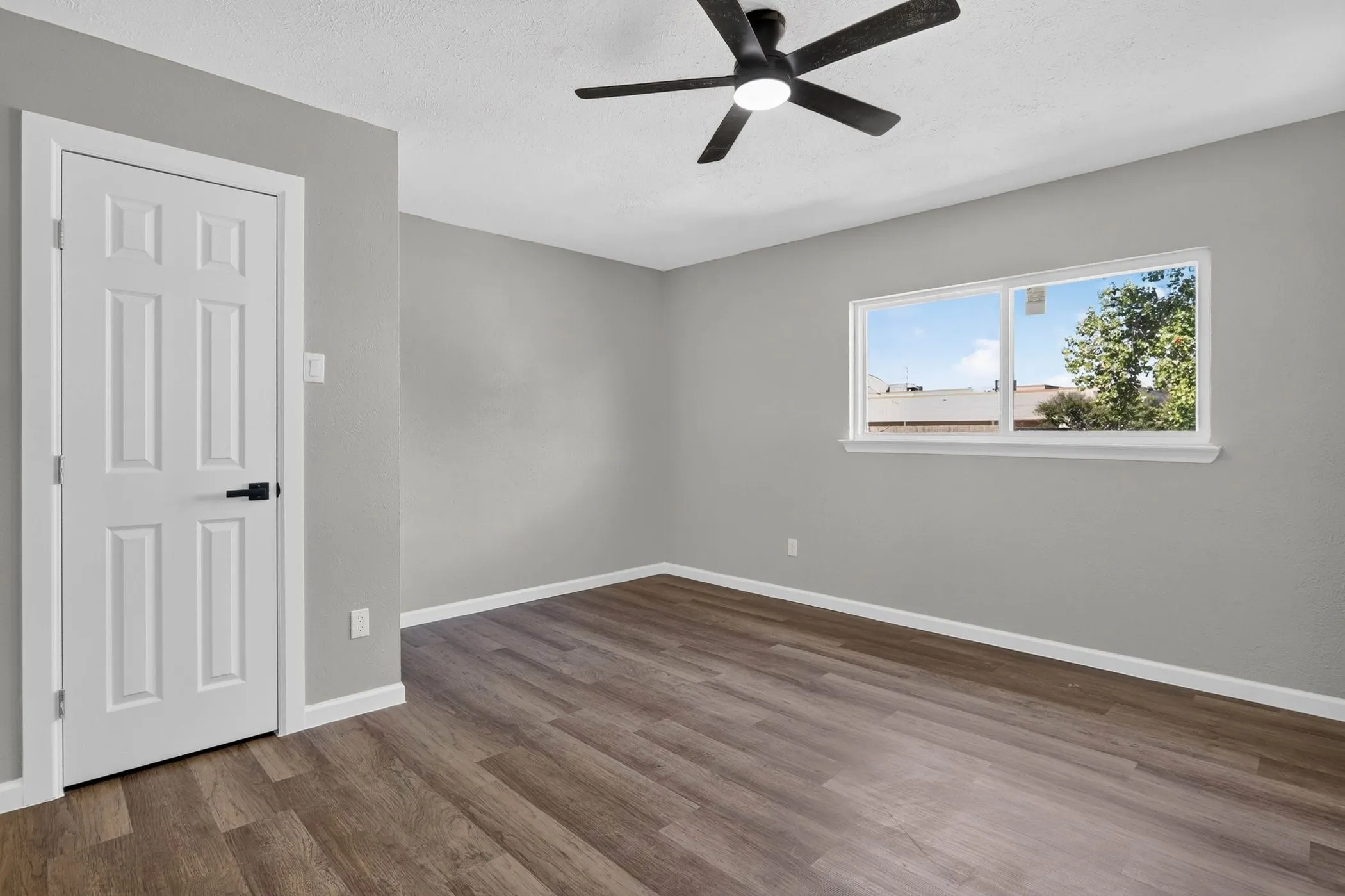 Single Family Residence For Sale in Dallas County , 2213 Saharah Drive, Garland, Texas 75044, 3 Bedroom, 3 Bathroom, 2 Garage spaces, 1,970 Sqft, built in 1979, mls#21366790, Real Estate Agent in Garland, Homes For Sale in Dallas county, Homes For Sale in Garland, Realtor in Garland Texas, Real Estate Brokerage Independent Realty Texas, Luminita Cordes Realtor