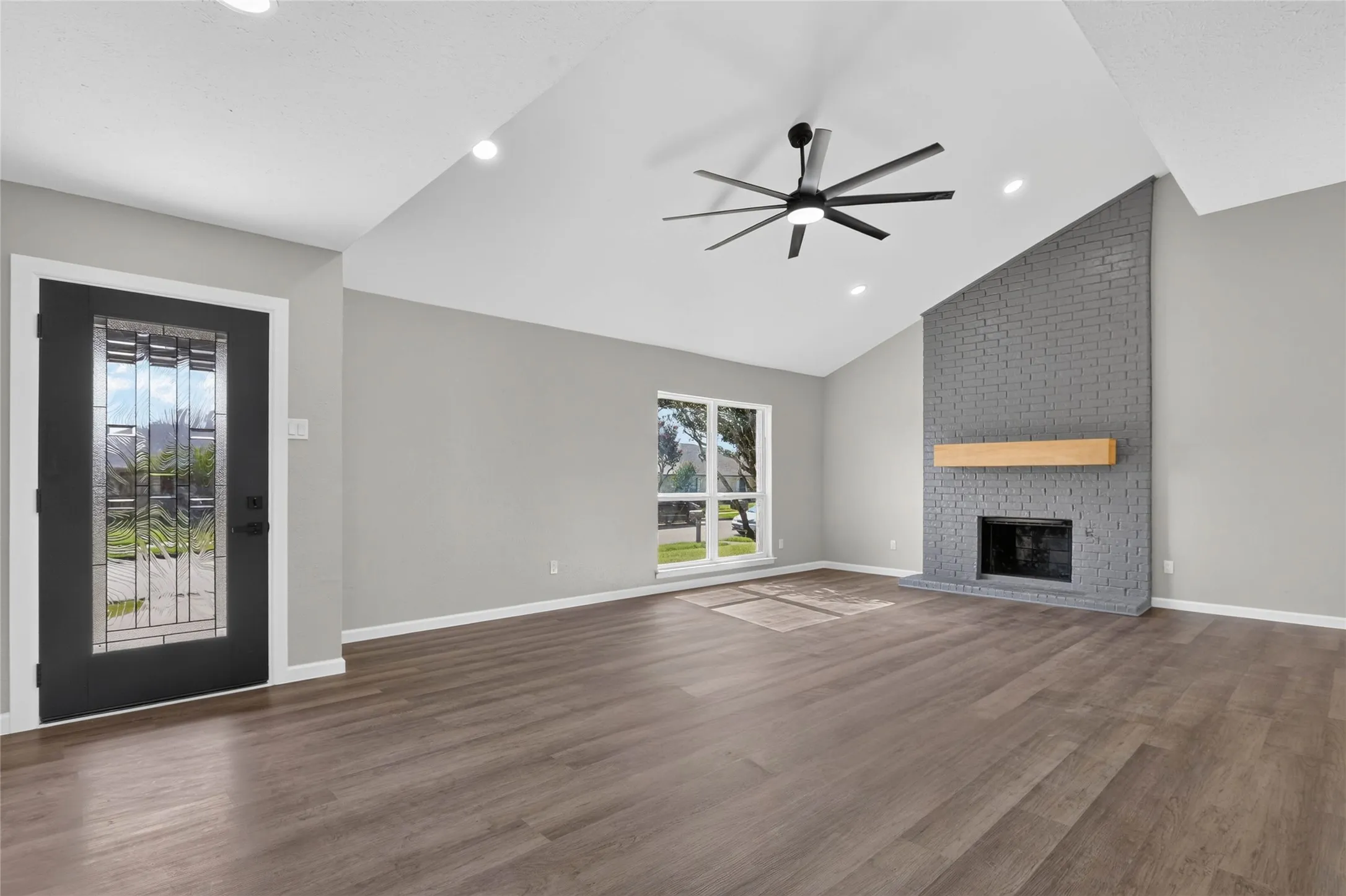 Single Family Residence For Sale in Dallas County , 2213 Saharah Drive, Garland, Texas 75044, 3 Bedroom, 3 Bathroom, 2 Garage spaces, 1,970 Sqft, built in 1979, mls#21366790, Real Estate Agent in Garland, Homes For Sale in Dallas county, Homes For Sale in Garland, Realtor in Garland Texas, Real Estate Brokerage Independent Realty Texas, Luminita Cordes Realtor