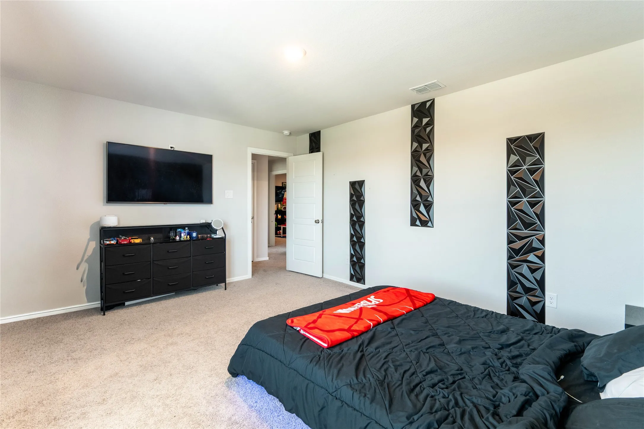 Light-toned wall paint, recessed ceiling lighting, and light-colored carpeting