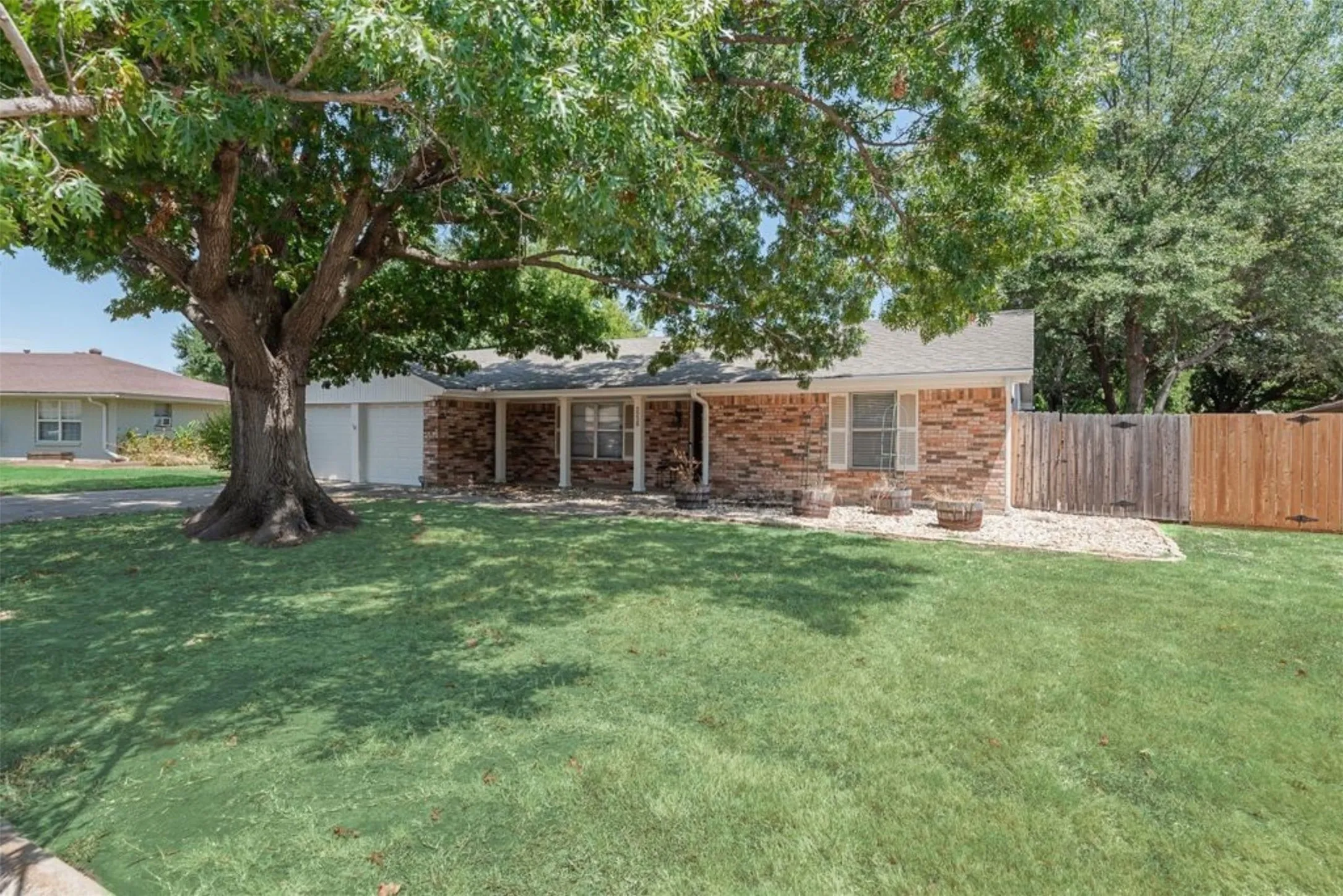Welcome to 2228 Picadilly Ln!