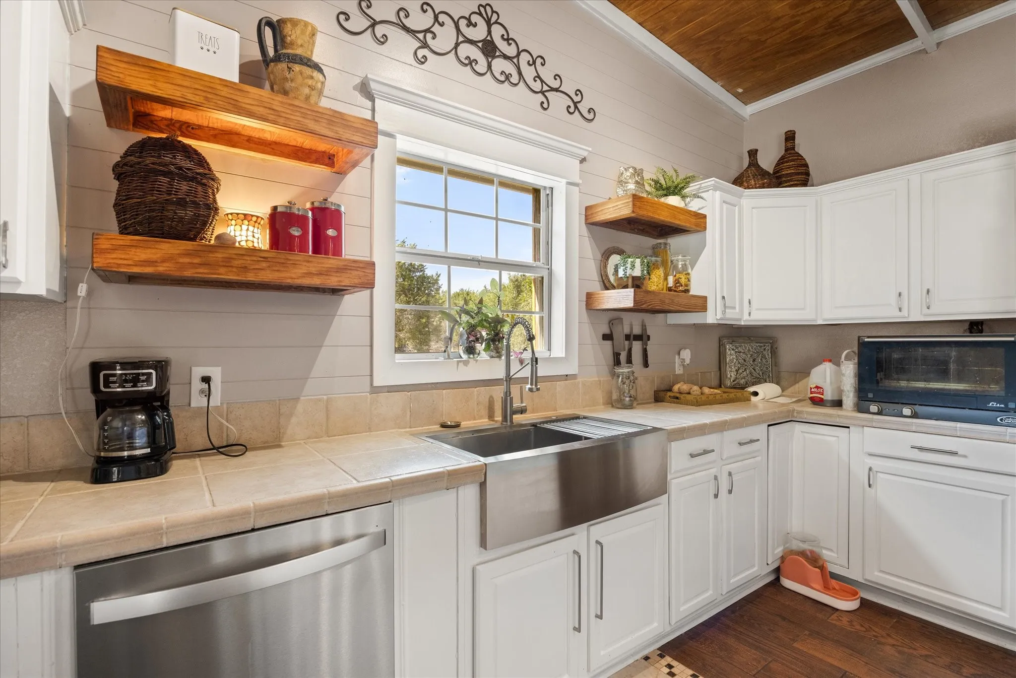 Single Family Residence For Sale in Somervell County , 1393 Shady Oaks Circle, Glen Rose, Texas 76043, 3 Bedroom, 2 Bathroom, Garage spaces, 1,567 Sqft, built in 2009, mls#21366675, Real Estate Agent in Glen Rose, Homes For Sale in Somervell county, Homes For Sale in Glen Rose, Realtor in Glen Rose Texas, Real Estate Brokerage Independent Realty Texas, Luminita Cordes Realtor