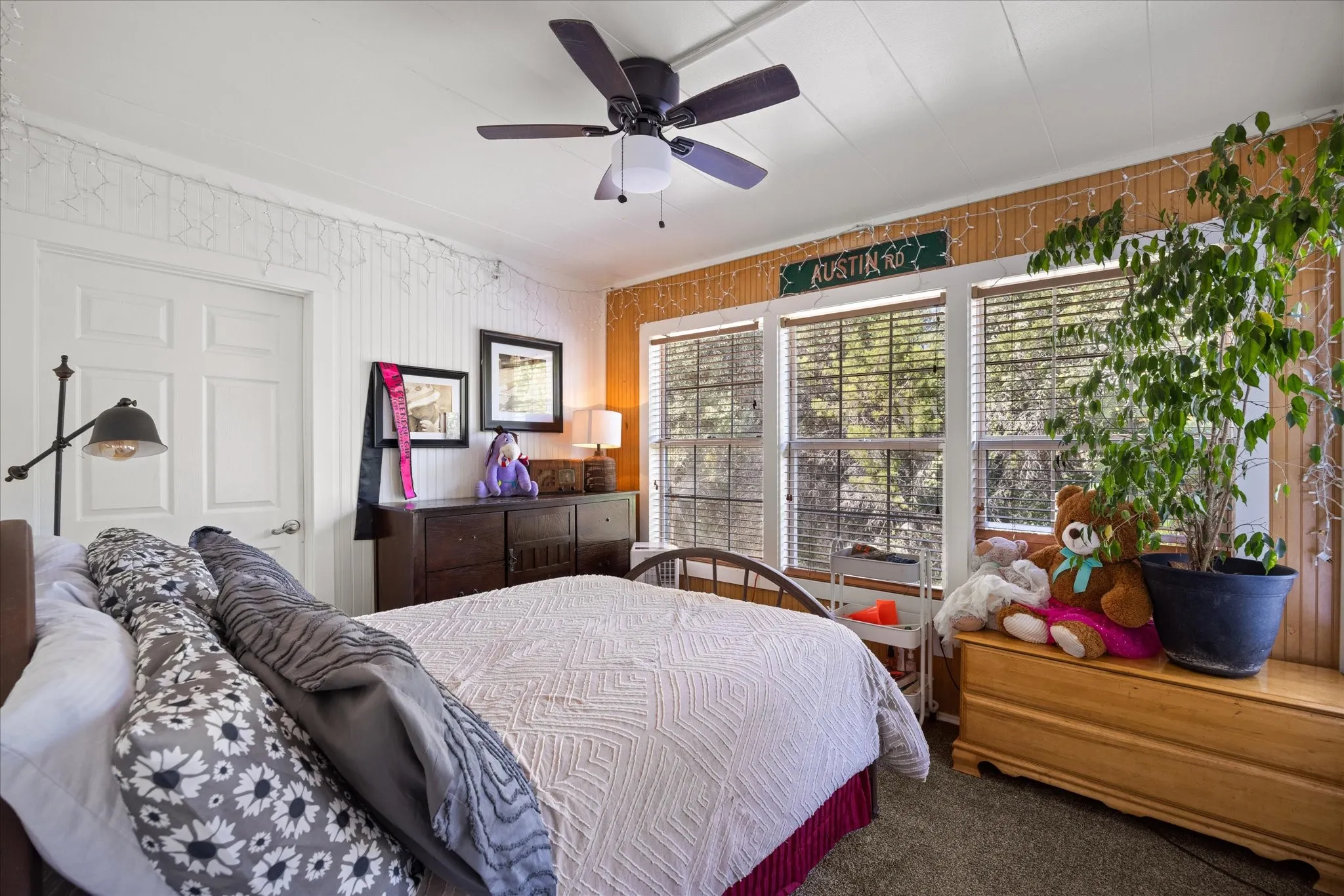 Sunroom that is currently set up as the 4th bedroom.