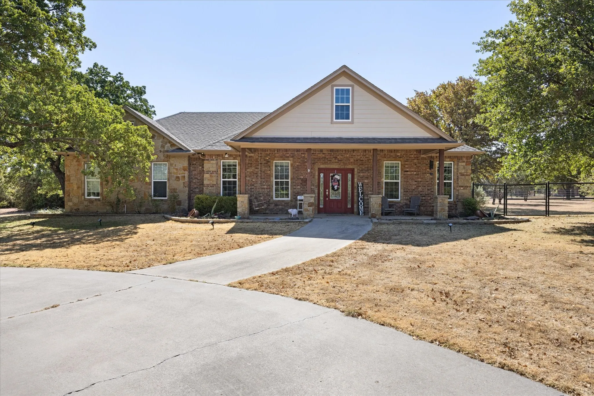 Single Family Residence For Sale in Palo Pinto County , 190 Lone Oak, Mineral Wells, Texas 76067, 3 Bedroom, 2 Bathroom, 2 Garage spaces, 2,069 Sqft, built in 2008, mls#21366831, Real Estate Agent in Mineral Wells, Homes For Sale in Palo Pinto county, Homes For Sale in Mineral Wells, Realtor in Mineral Wells Texas, Real Estate Brokerage Independent Realty Texas, Luminita Cordes Realtor