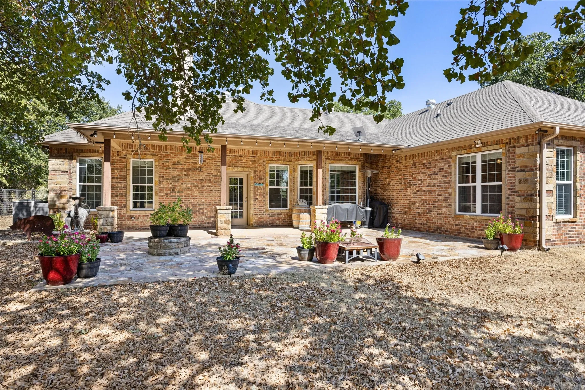 Single Family Residence For Sale in Palo Pinto County , 190 Lone Oak, Mineral Wells, Texas 76067, 3 Bedroom, 2 Bathroom, 2 Garage spaces, 2,069 Sqft, built in 2008, mls#21366831, Real Estate Agent in Mineral Wells, Homes For Sale in Palo Pinto county, Homes For Sale in Mineral Wells, Realtor in Mineral Wells Texas, Real Estate Brokerage Independent Realty Texas, Luminita Cordes Realtor