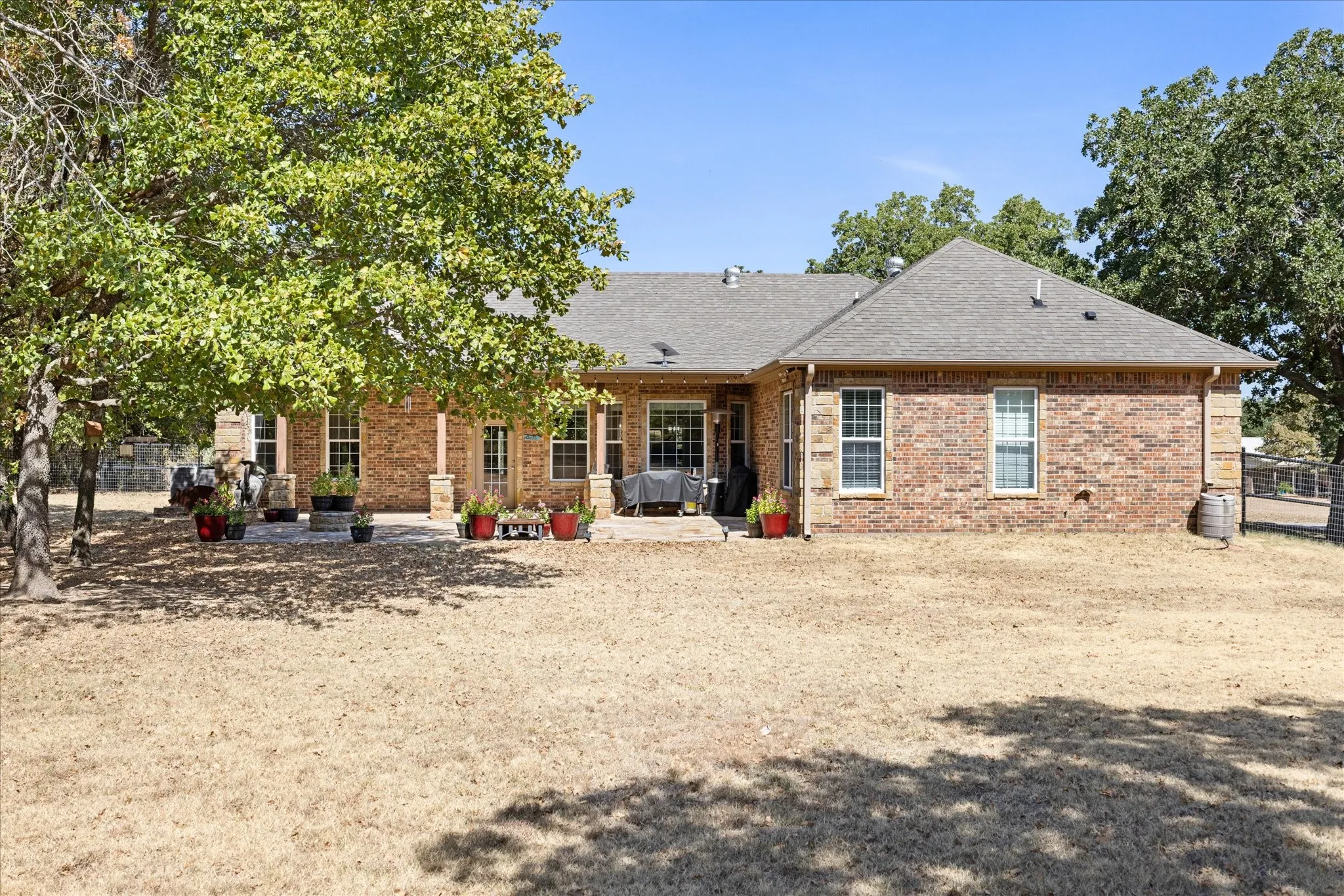 Single Family Residence For Sale in Palo Pinto County , 190 Lone Oak, Mineral Wells, Texas 76067, 3 Bedroom, 2 Bathroom, 2 Garage spaces, 2,069 Sqft, built in 2008, mls#21366831, Real Estate Agent in Mineral Wells, Homes For Sale in Palo Pinto county, Homes For Sale in Mineral Wells, Realtor in Mineral Wells Texas, Real Estate Brokerage Independent Realty Texas, Luminita Cordes Realtor