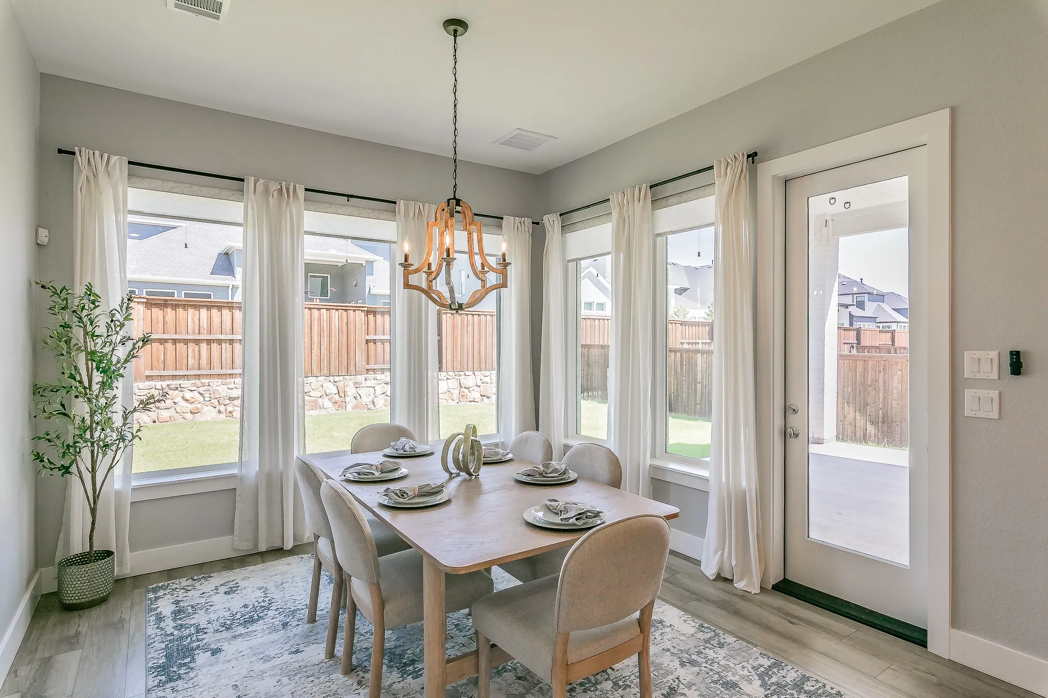 Bright and Light Dining Area!!