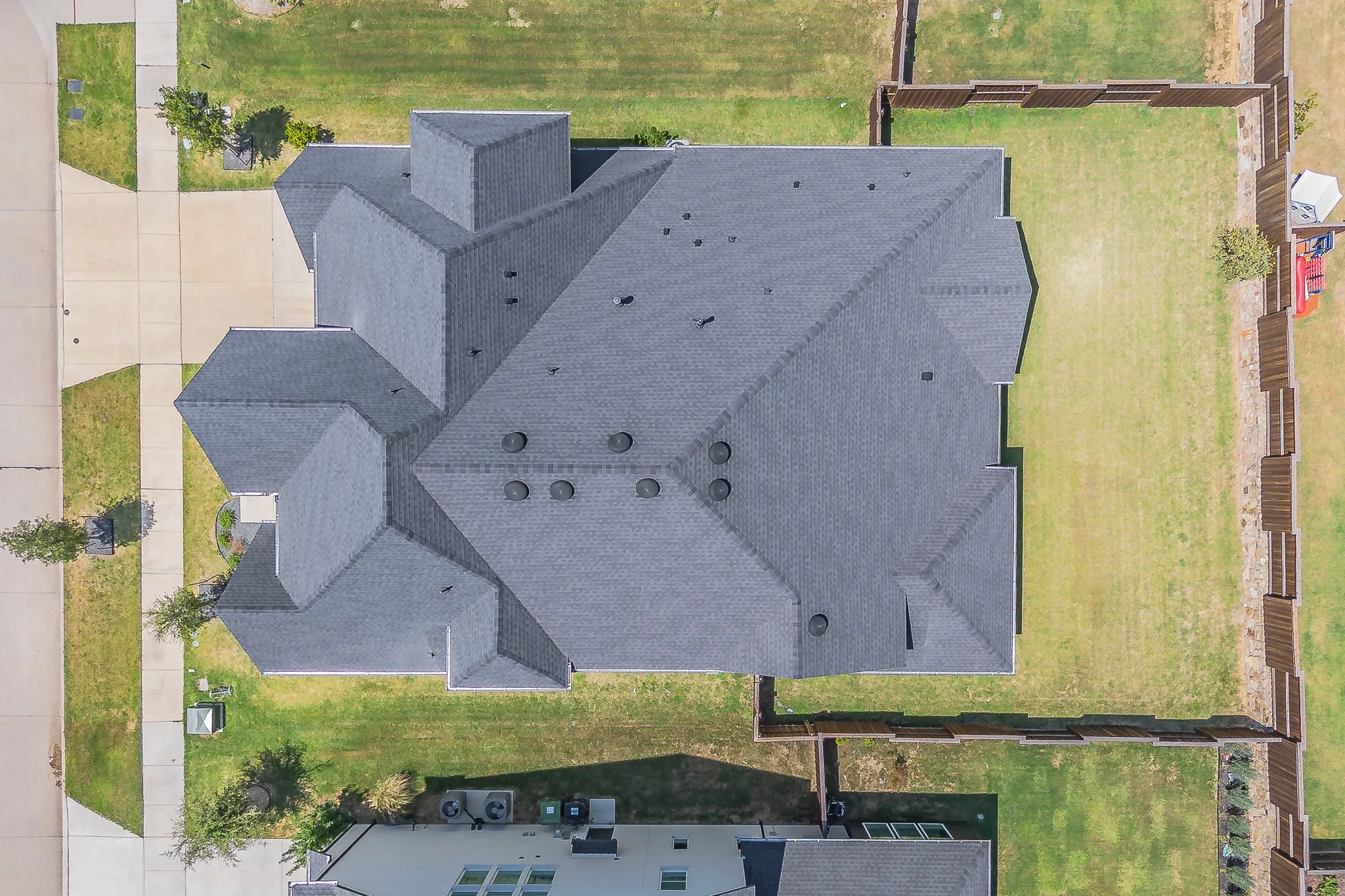 Huge 80 ft lot !!
