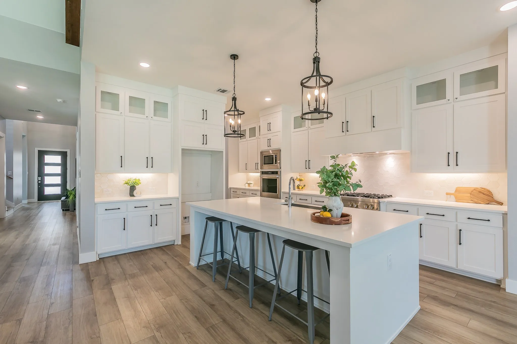 Tons of cabinet and counter space!!