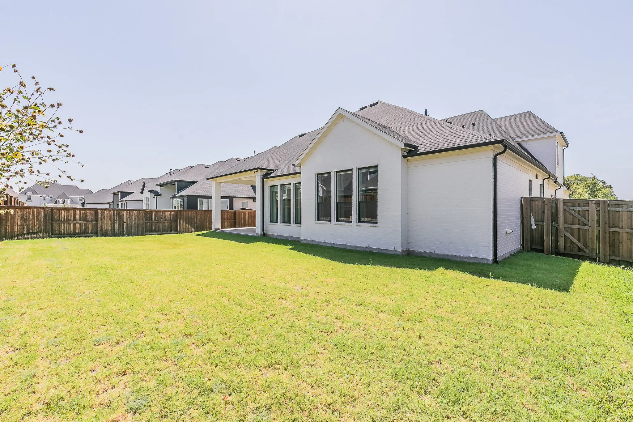 Large yard, Great for a pool!!