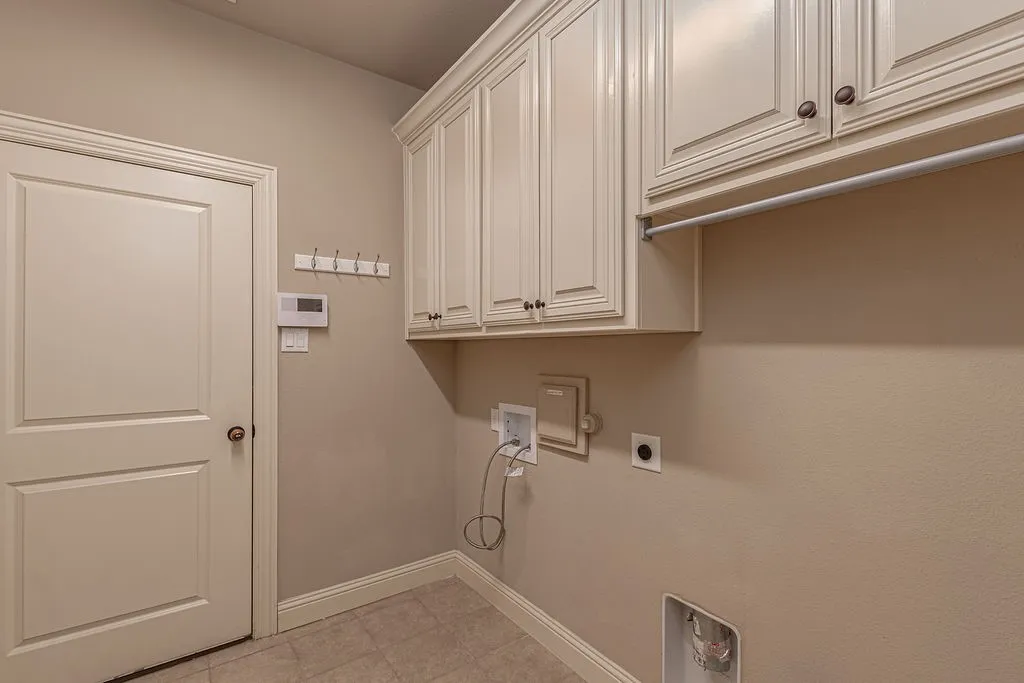 Single Family Residence For Sale in Collin County , 5610 Hummingbird Lane, Fairview, Texas 75069, 3 Bedroom, 2 Bathroom, 2 Garage spaces, 2,268 Sqft, built in 2013, mls#21366412, Real Estate Agent in Fairview, Homes For Sale in Collin county, Homes For Sale in Fairview, Realtor in Fairview Texas, Real Estate Brokerage Independent Realty Texas, Luminita Cordes Realtor