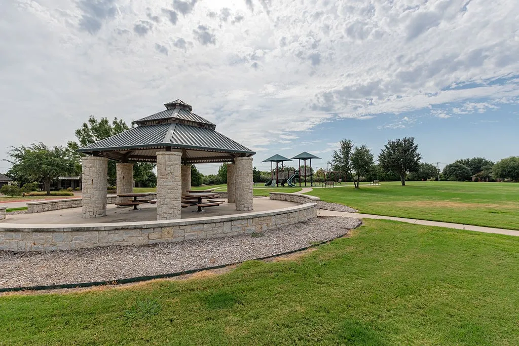 Single Family Residence For Sale in Collin County , 5610 Hummingbird Lane, Fairview, Texas 75069, 3 Bedroom, 2 Bathroom, 2 Garage spaces, 2,268 Sqft, built in 2013, mls#21366412, Real Estate Agent in Fairview, Homes For Sale in Collin county, Homes For Sale in Fairview, Realtor in Fairview Texas, Real Estate Brokerage Independent Realty Texas, Luminita Cordes Realtor