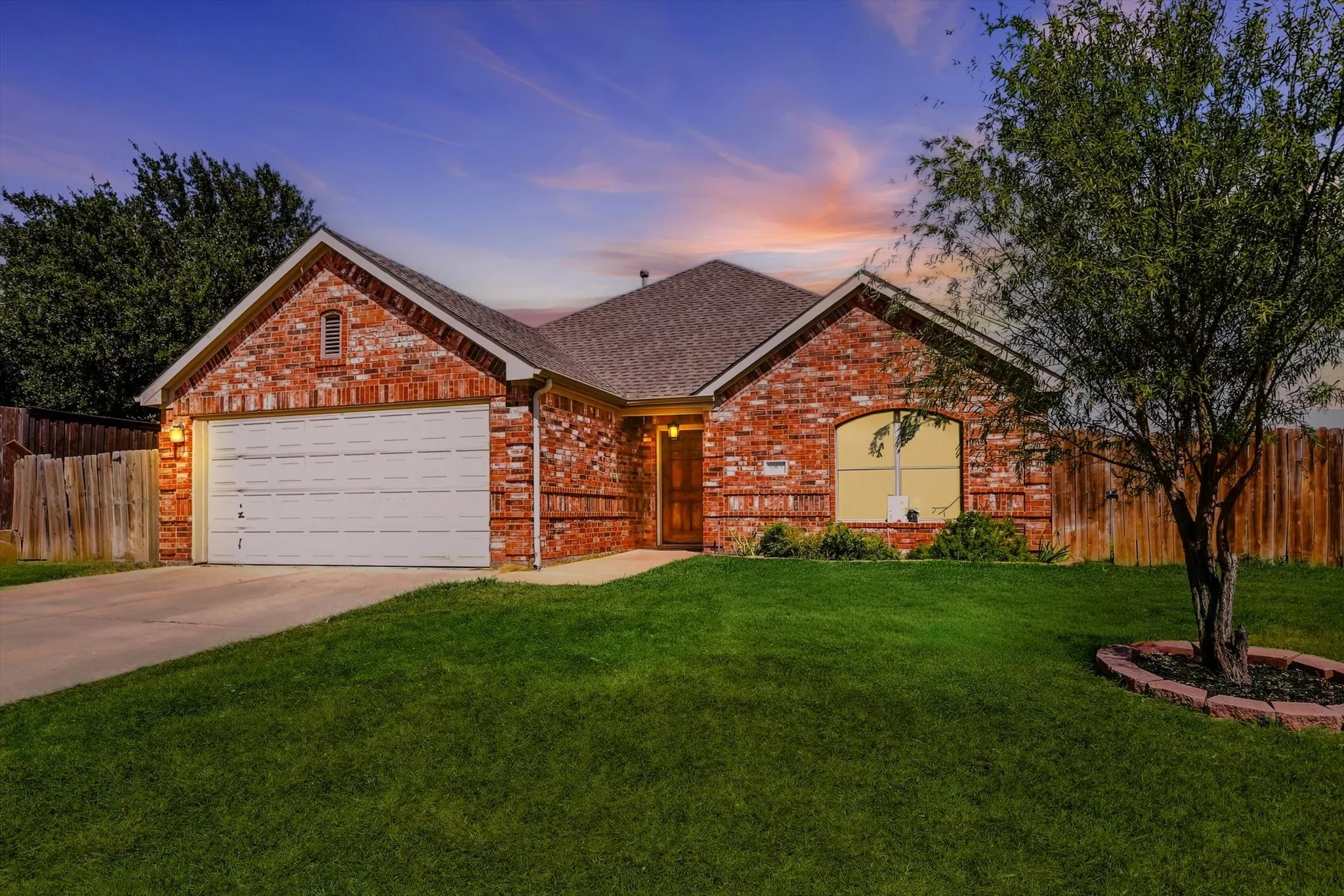 Single Family Residence For Sale in Denton County , 1012 Scenic Drive, Justin, Texas 76247, 4 Bedroom, 2 Bathroom, 2 Garage spaces, 1,635 Sqft, built in 2006, mls#21365717, Real Estate Agent in Justin, Homes For Sale in Denton county, Homes For Sale in Justin, Realtor in Justin Texas, Real Estate Brokerage Independent Realty Texas, Luminita Cordes Realtor