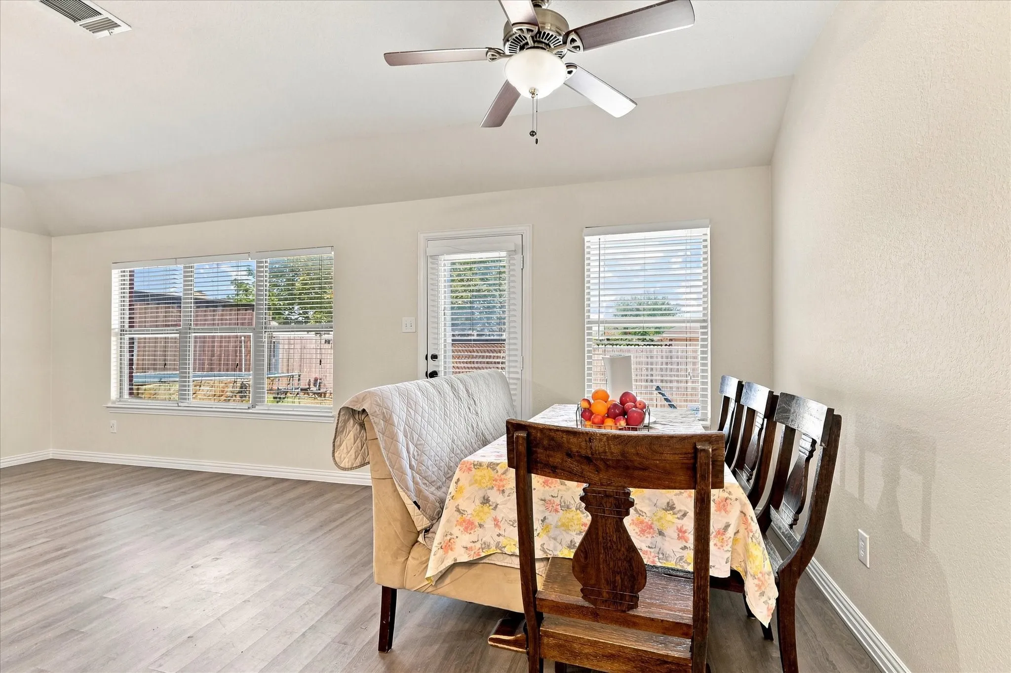Single Family Residence For Sale in Denton County , 1012 Scenic Drive, Justin, Texas 76247, 4 Bedroom, 2 Bathroom, 2 Garage spaces, 1,635 Sqft, built in 2006, mls#21365717, Real Estate Agent in Justin, Homes For Sale in Denton county, Homes For Sale in Justin, Realtor in Justin Texas, Real Estate Brokerage Independent Realty Texas, Luminita Cordes Realtor
