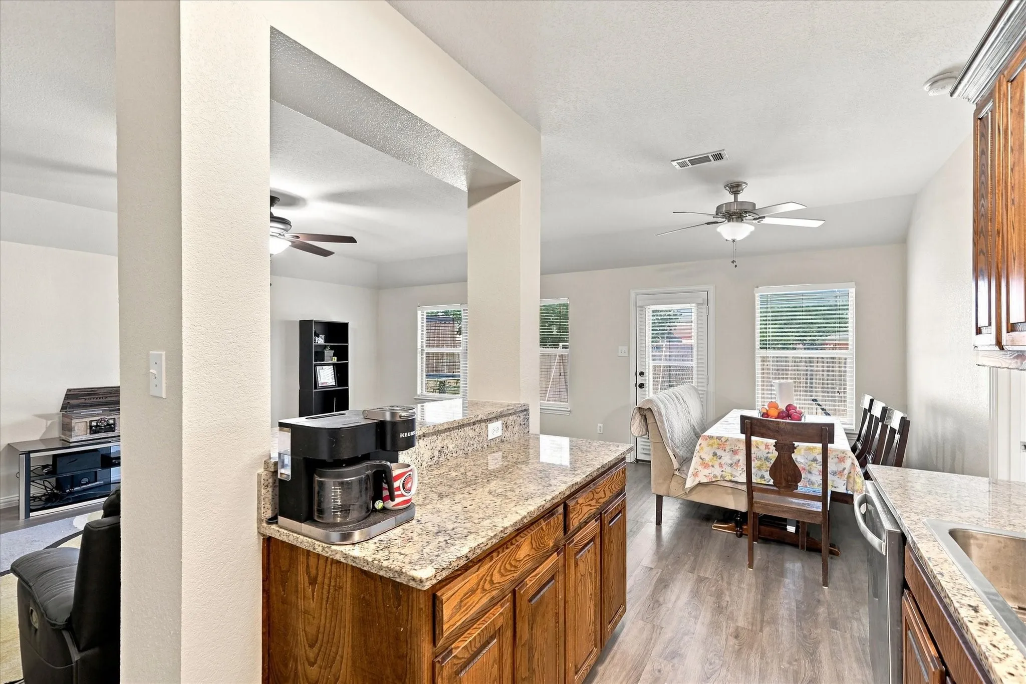 Single Family Residence For Sale in Denton County , 1012 Scenic Drive, Justin, Texas 76247, 4 Bedroom, 2 Bathroom, 2 Garage spaces, 1,635 Sqft, built in 2006, mls#21365717, Real Estate Agent in Justin, Homes For Sale in Denton county, Homes For Sale in Justin, Realtor in Justin Texas, Real Estate Brokerage Independent Realty Texas, Luminita Cordes Realtor