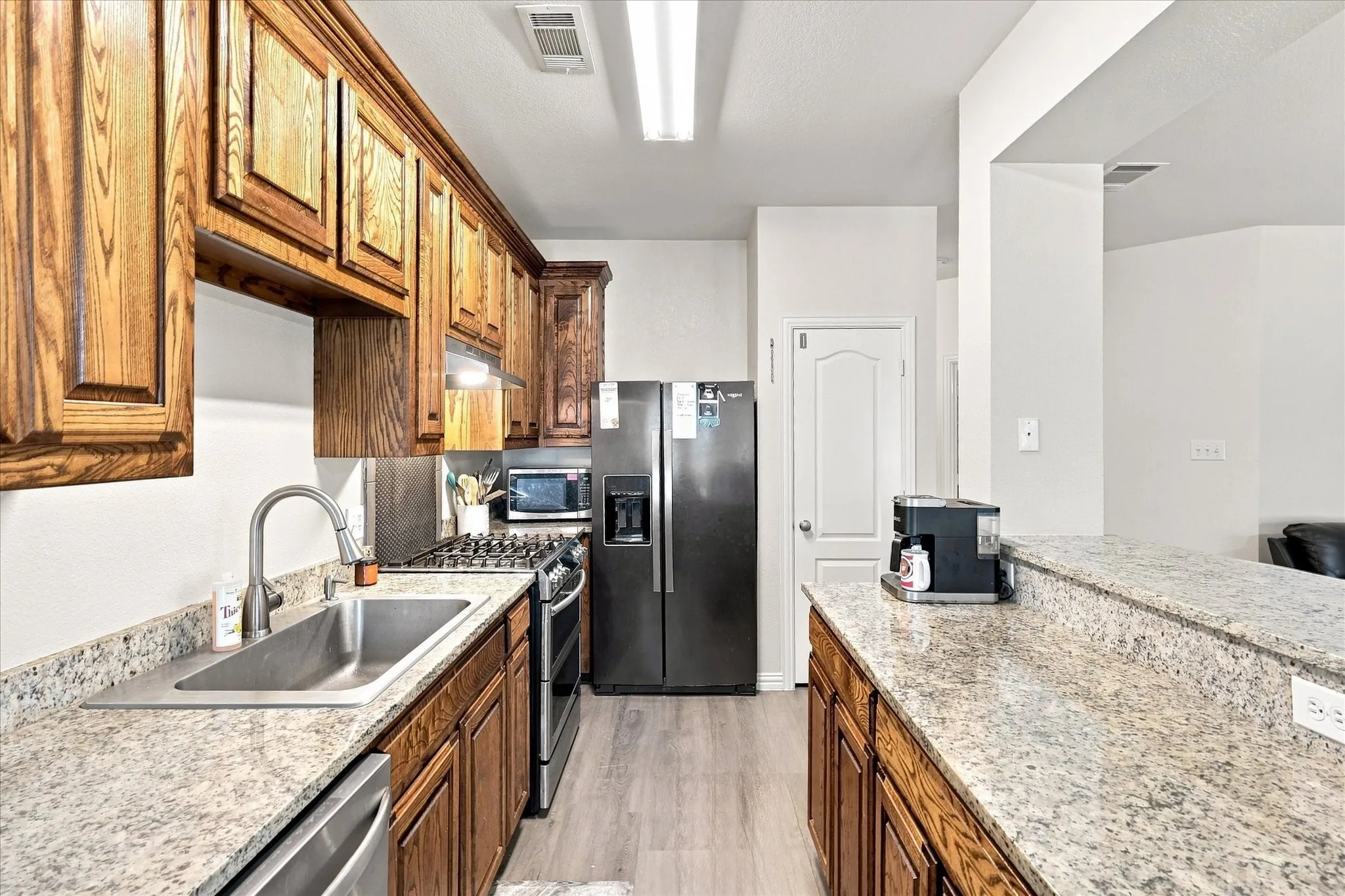 Single Family Residence For Sale in Denton County , 1012 Scenic Drive, Justin, Texas 76247, 4 Bedroom, 2 Bathroom, 2 Garage spaces, 1,635 Sqft, built in 2006, mls#21365717, Real Estate Agent in Justin, Homes For Sale in Denton county, Homes For Sale in Justin, Realtor in Justin Texas, Real Estate Brokerage Independent Realty Texas, Luminita Cordes Realtor