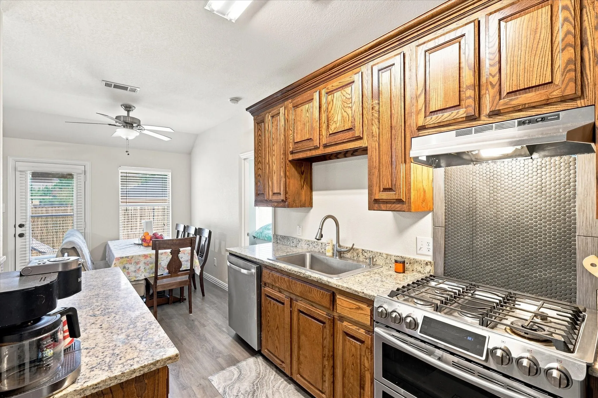 Single Family Residence For Sale in Denton County , 1012 Scenic Drive, Justin, Texas 76247, 4 Bedroom, 2 Bathroom, 2 Garage spaces, 1,635 Sqft, built in 2006, mls#21365717, Real Estate Agent in Justin, Homes For Sale in Denton county, Homes For Sale in Justin, Realtor in Justin Texas, Real Estate Brokerage Independent Realty Texas, Luminita Cordes Realtor