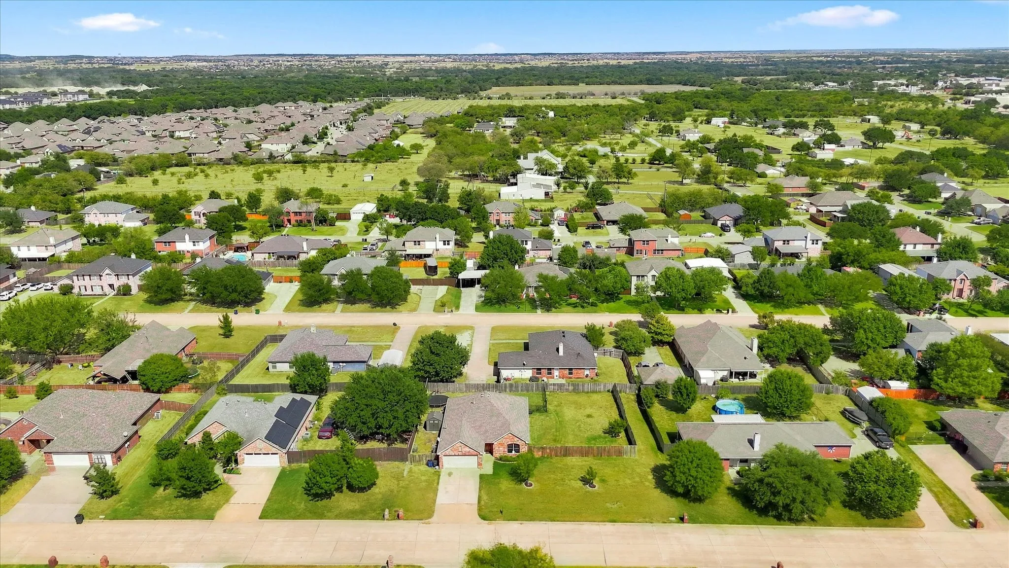 Single Family Residence For Sale in Denton County , 1012 Scenic Drive, Justin, Texas 76247, 4 Bedroom, 2 Bathroom, 2 Garage spaces, 1,635 Sqft, built in 2006, mls#21365717, Real Estate Agent in Justin, Homes For Sale in Denton county, Homes For Sale in Justin, Realtor in Justin Texas, Real Estate Brokerage Independent Realty Texas, Luminita Cordes Realtor