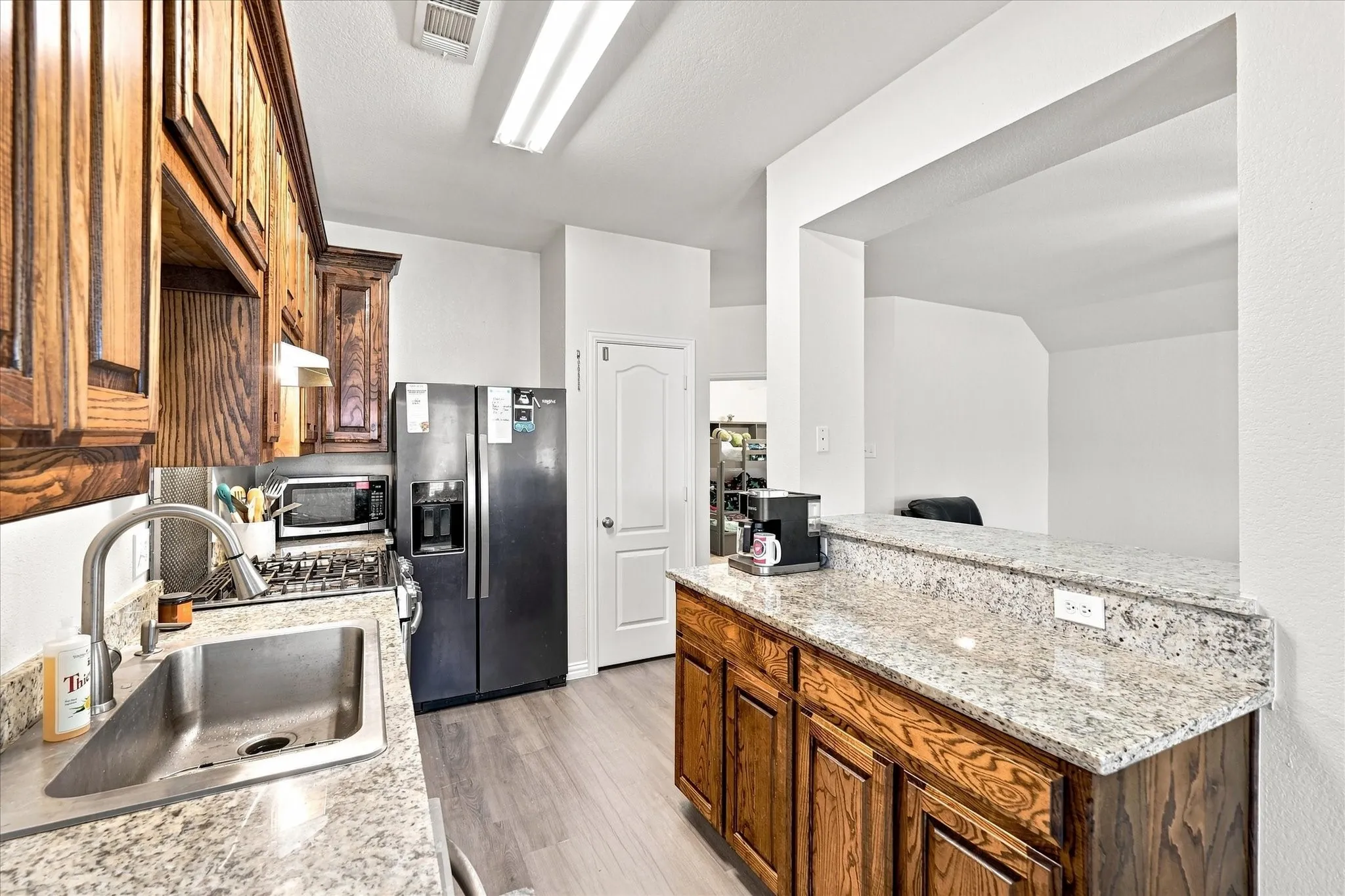 Single Family Residence For Sale in Denton County , 1012 Scenic Drive, Justin, Texas 76247, 4 Bedroom, 2 Bathroom, 2 Garage spaces, 1,635 Sqft, built in 2006, mls#21365717, Real Estate Agent in Justin, Homes For Sale in Denton county, Homes For Sale in Justin, Realtor in Justin Texas, Real Estate Brokerage Independent Realty Texas, Luminita Cordes Realtor