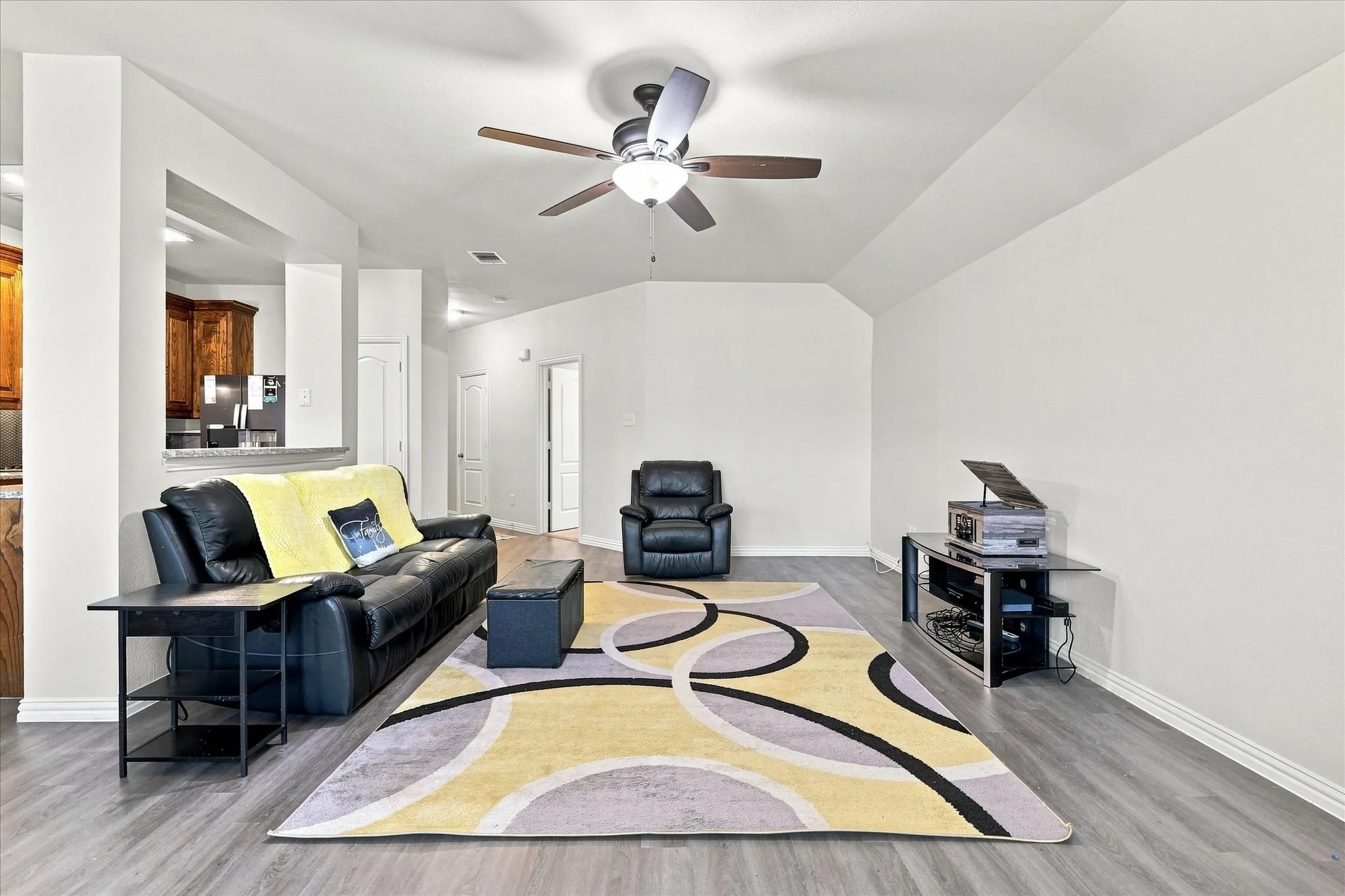 Single Family Residence For Sale in Denton County , 1012 Scenic Drive, Justin, Texas 76247, 4 Bedroom, 2 Bathroom, 2 Garage spaces, 1,635 Sqft, built in 2006, mls#21365717, Real Estate Agent in Justin, Homes For Sale in Denton county, Homes For Sale in Justin, Realtor in Justin Texas, Real Estate Brokerage Independent Realty Texas, Luminita Cordes Realtor