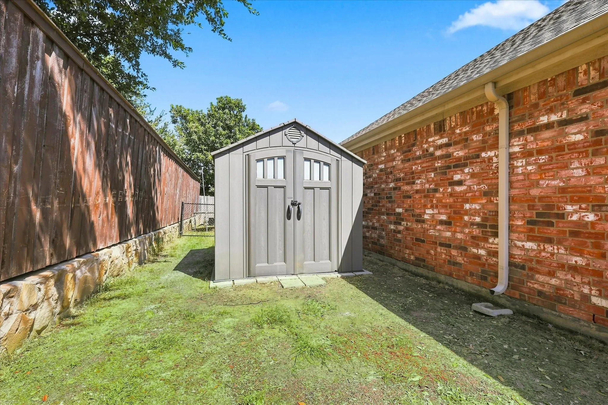 Single Family Residence For Sale in Denton County , 1012 Scenic Drive, Justin, Texas 76247, 4 Bedroom, 2 Bathroom, 2 Garage spaces, 1,635 Sqft, built in 2006, mls#21365717, Real Estate Agent in Justin, Homes For Sale in Denton county, Homes For Sale in Justin, Realtor in Justin Texas, Real Estate Brokerage Independent Realty Texas, Luminita Cordes Realtor