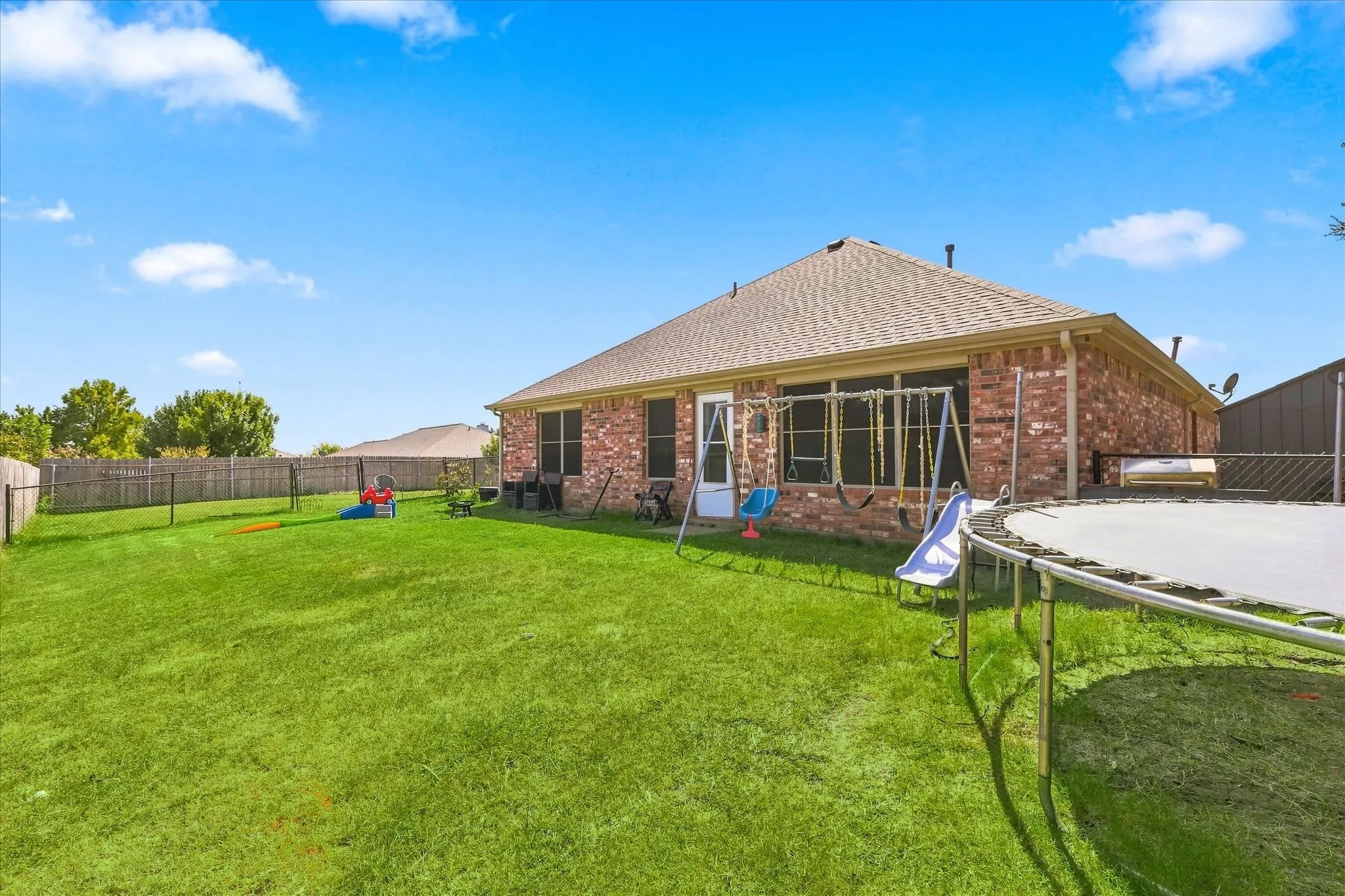 Single Family Residence For Sale in Denton County , 1012 Scenic Drive, Justin, Texas 76247, 4 Bedroom, 2 Bathroom, 2 Garage spaces, 1,635 Sqft, built in 2006, mls#21365717, Real Estate Agent in Justin, Homes For Sale in Denton county, Homes For Sale in Justin, Realtor in Justin Texas, Real Estate Brokerage Independent Realty Texas, Luminita Cordes Realtor