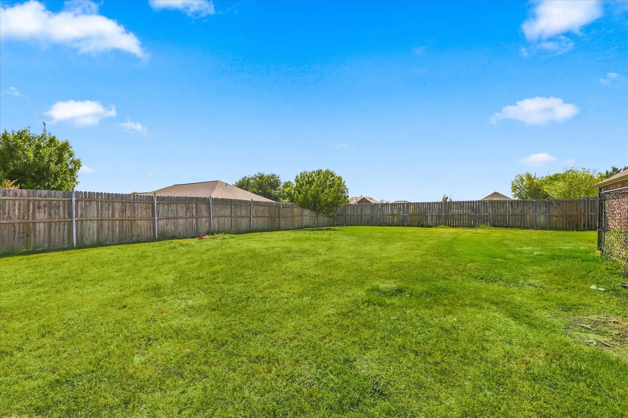 Single Family Residence For Sale in Denton County , 1012 Scenic Drive, Justin, Texas 76247, 4 Bedroom, 2 Bathroom, 2 Garage spaces, 1,635 Sqft, built in 2006, mls#21365717, Real Estate Agent in Justin, Homes For Sale in Denton county, Homes For Sale in Justin, Realtor in Justin Texas, Real Estate Brokerage Independent Realty Texas, Luminita Cordes Realtor