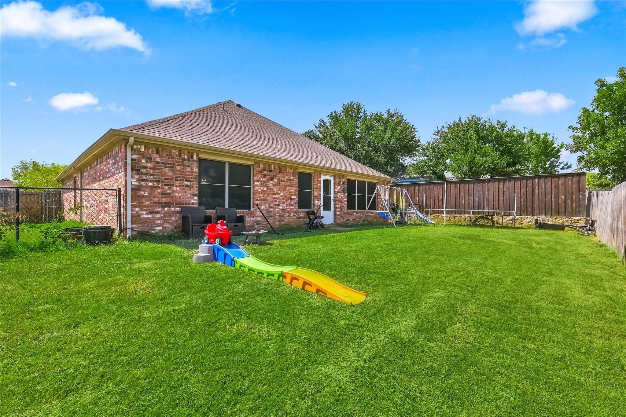 Single Family Residence For Sale in Denton County , 1012 Scenic Drive, Justin, Texas 76247, 4 Bedroom, 2 Bathroom, 2 Garage spaces, 1,635 Sqft, built in 2006, mls#21365717, Real Estate Agent in Justin, Homes For Sale in Denton county, Homes For Sale in Justin, Realtor in Justin Texas, Real Estate Brokerage Independent Realty Texas, Luminita Cordes Realtor