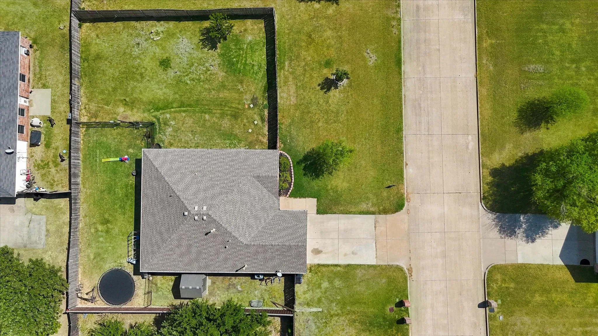 Single Family Residence For Sale in Denton County , 1012 Scenic Drive, Justin, Texas 76247, 4 Bedroom, 2 Bathroom, 2 Garage spaces, 1,635 Sqft, built in 2006, mls#21365717, Real Estate Agent in Justin, Homes For Sale in Denton county, Homes For Sale in Justin, Realtor in Justin Texas, Real Estate Brokerage Independent Realty Texas, Luminita Cordes Realtor