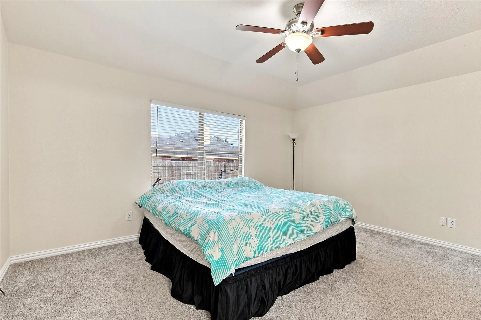 Single Family Residence For Sale in Denton County , 1012 Scenic Drive, Justin, Texas 76247, 4 Bedroom, 2 Bathroom, 2 Garage spaces, 1,635 Sqft, built in 2006, mls#21365717, Real Estate Agent in Justin, Homes For Sale in Denton county, Homes For Sale in Justin, Realtor in Justin Texas, Real Estate Brokerage Independent Realty Texas, Luminita Cordes Realtor