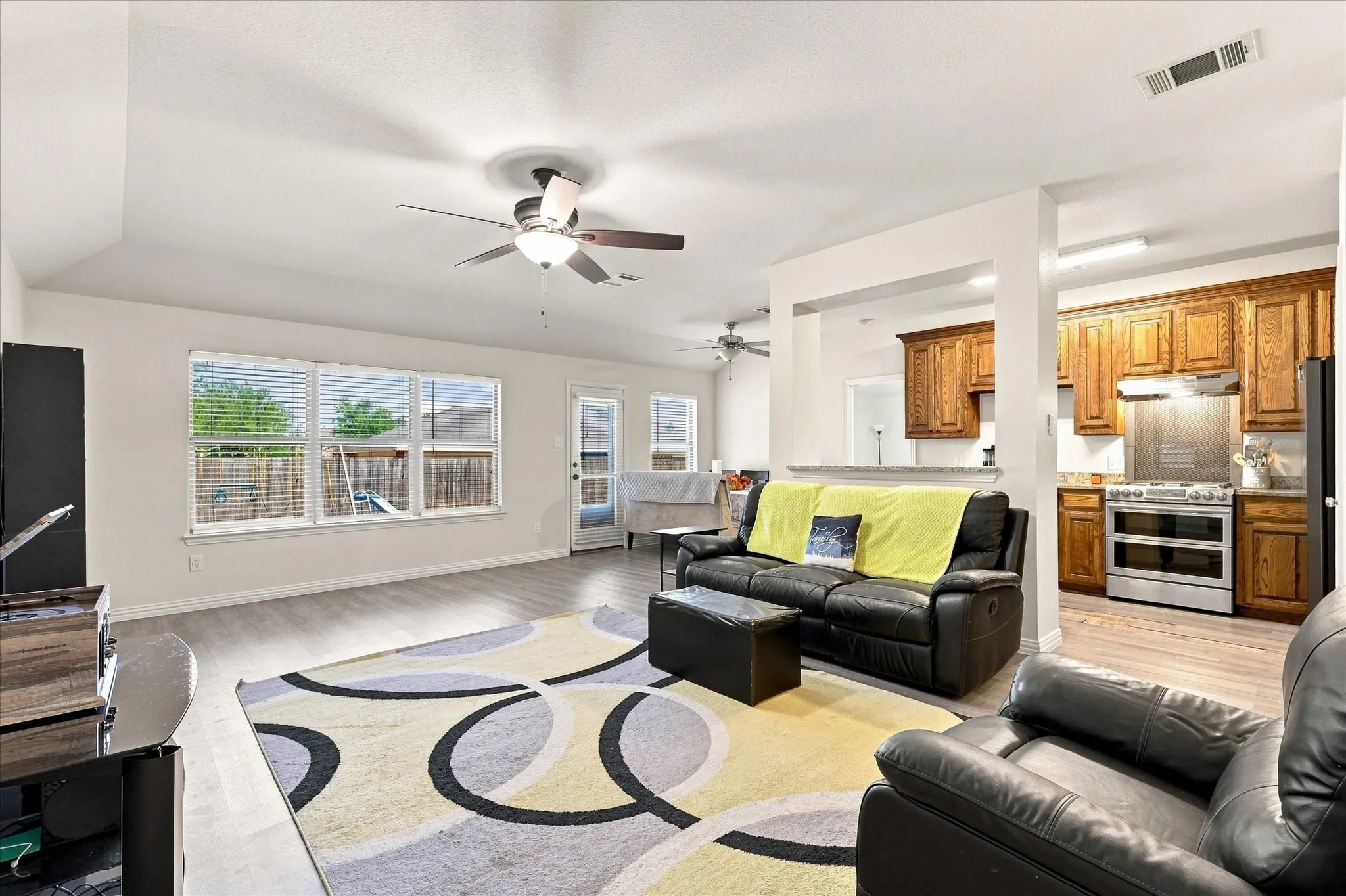 Single Family Residence For Sale in Denton County , 1012 Scenic Drive, Justin, Texas 76247, 4 Bedroom, 2 Bathroom, 2 Garage spaces, 1,635 Sqft, built in 2006, mls#21365717, Real Estate Agent in Justin, Homes For Sale in Denton county, Homes For Sale in Justin, Realtor in Justin Texas, Real Estate Brokerage Independent Realty Texas, Luminita Cordes Realtor