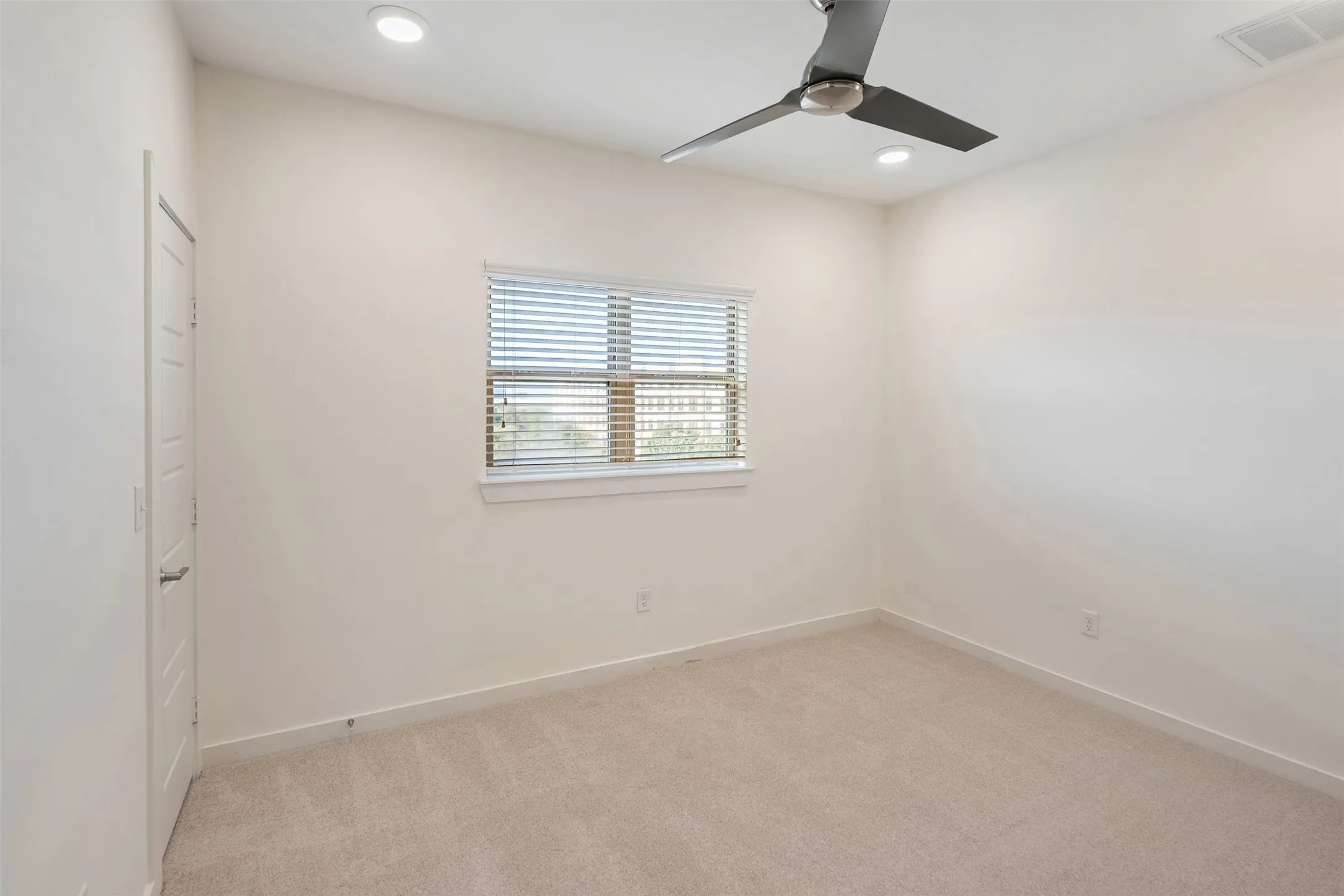 Condominium For Rent in Dallas County , 1583 Fiji Street, Dallas, Texas 75203, 3 Bedroom, 3 Bathroom, 2 Garage spaces, 1,468 Sqft, built in 2017, mls#21366843, Real Estate Agent in Dallas, Homes For Rent in Dallas county, Homes For Rent in Dallas, Realtor in Dallas Texas, Real Estate Brokerage Independent Realty Texas, Luminita Cordes Realtor
