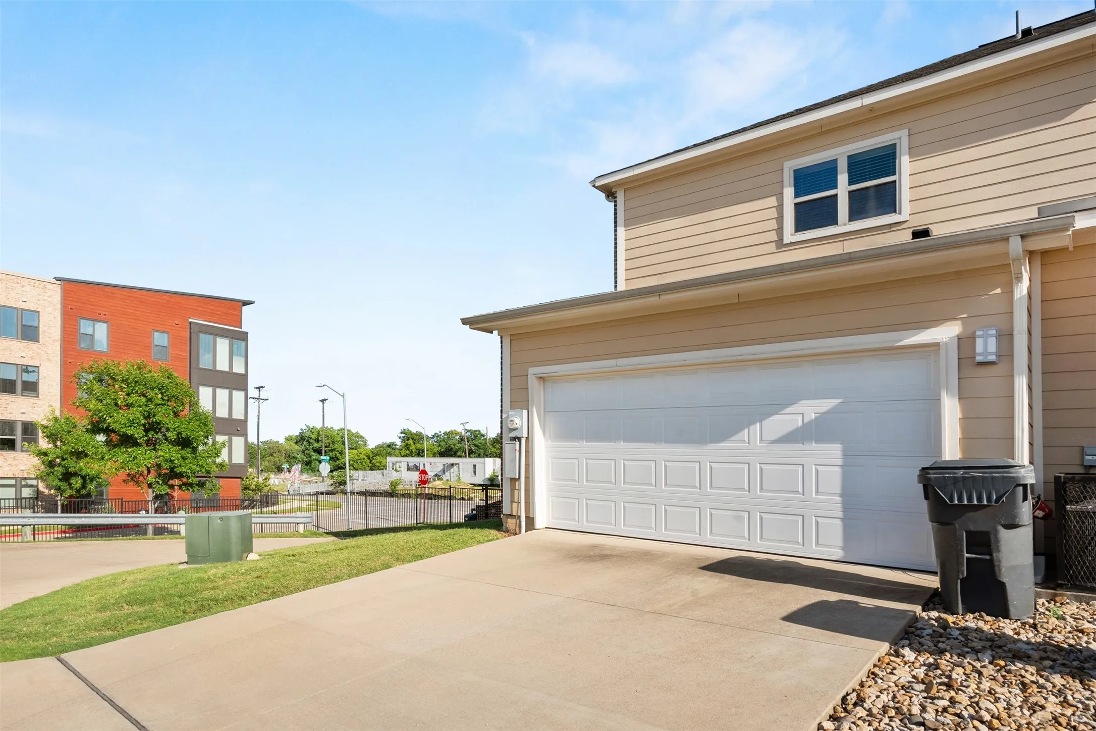 Condominium For Rent in Dallas County , 1583 Fiji Street, Dallas, Texas 75203, 3 Bedroom, 3 Bathroom, 2 Garage spaces, 1,468 Sqft, built in 2017, mls#21366843, Real Estate Agent in Dallas, Homes For Rent in Dallas county, Homes For Rent in Dallas, Realtor in Dallas Texas, Real Estate Brokerage Independent Realty Texas, Luminita Cordes Realtor