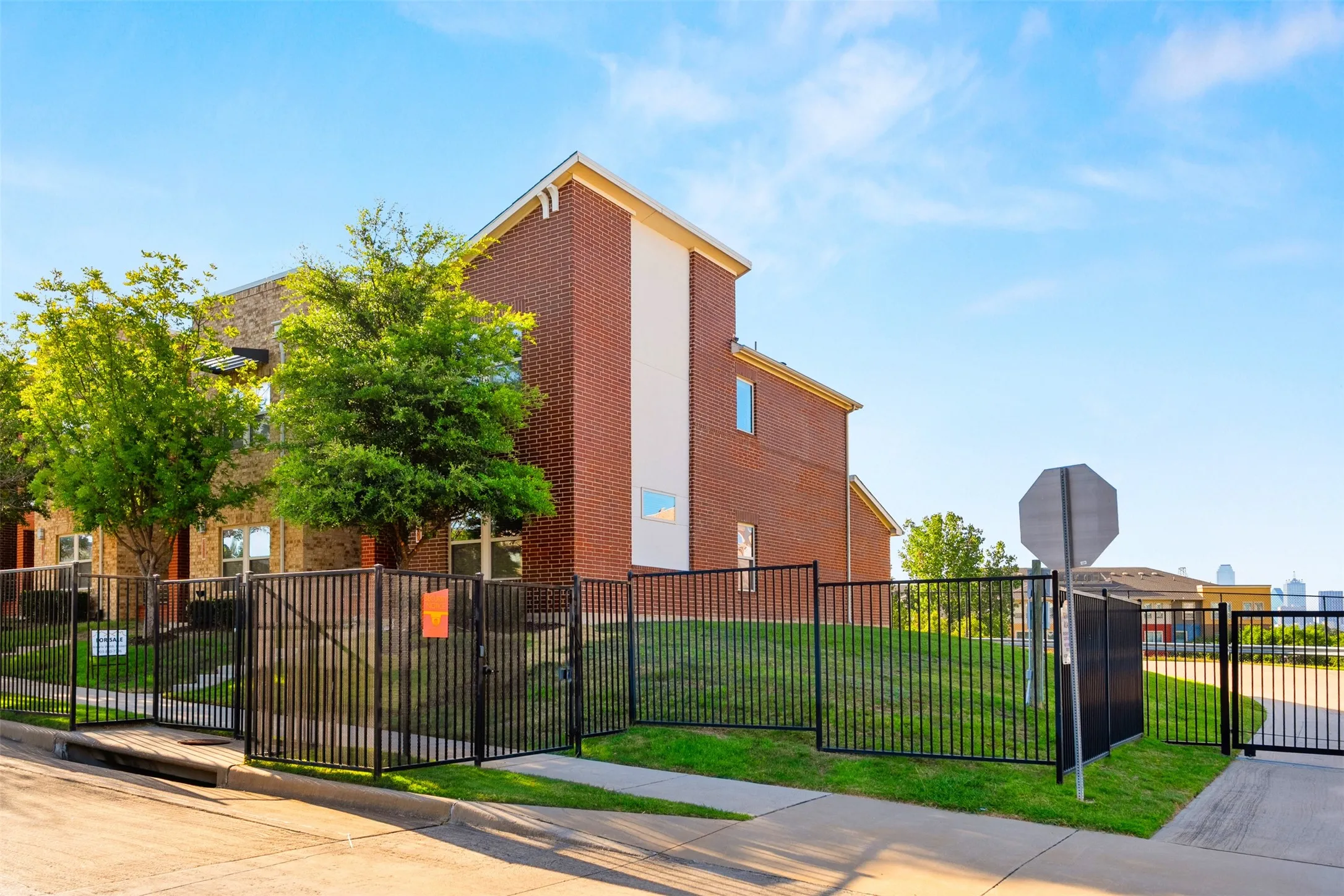Condominium For Rent in Dallas County , 1583 Fiji Street, Dallas, Texas 75203, 3 Bedroom, 3 Bathroom, 2 Garage spaces, 1,468 Sqft, built in 2017, mls#21366843, Real Estate Agent in Dallas, Homes For Rent in Dallas county, Homes For Rent in Dallas, Realtor in Dallas Texas, Real Estate Brokerage Independent Realty Texas, Luminita Cordes Realtor