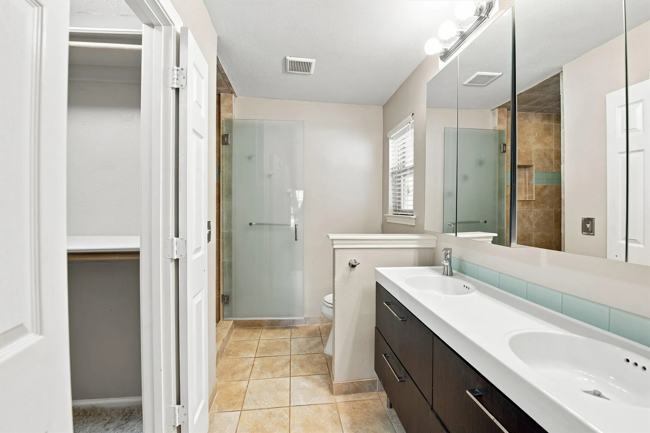 Primary bath.