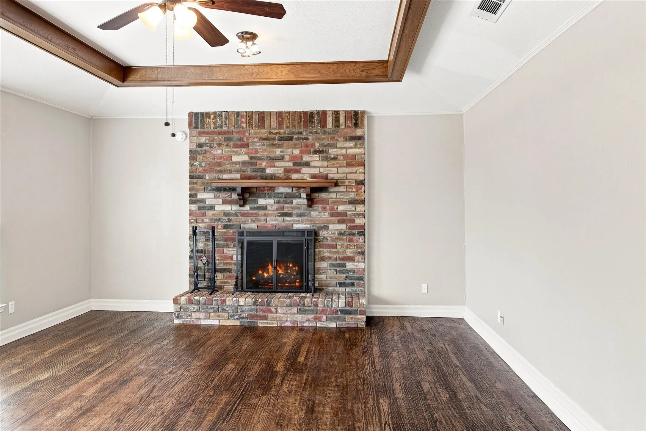 Gas logs in the fireplace.