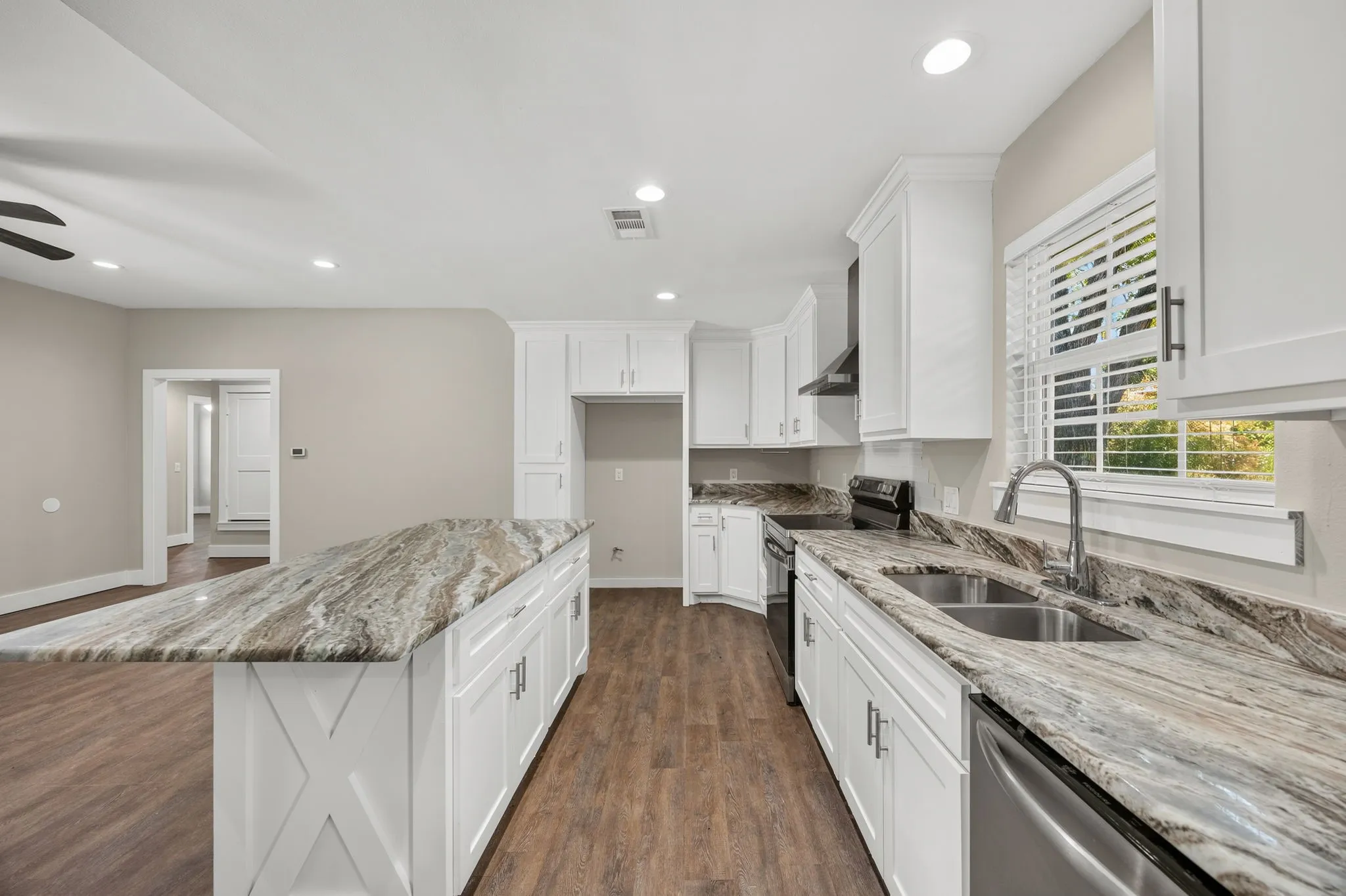 Single Family Residence For Sale in Lamar County , 5250 Cooper Street, Reno, Texas 75462, 3 Bedroom, 2 Bathroom, 2 Garage spaces, 1,499 Sqft, built in 2022, mls#21366739, Real Estate Agent in Reno, Homes For Sale in Lamar county, Homes For Sale in Reno, Realtor in Reno Texas, Real Estate Brokerage Independent Realty Texas, Luminita Cordes Realtor
