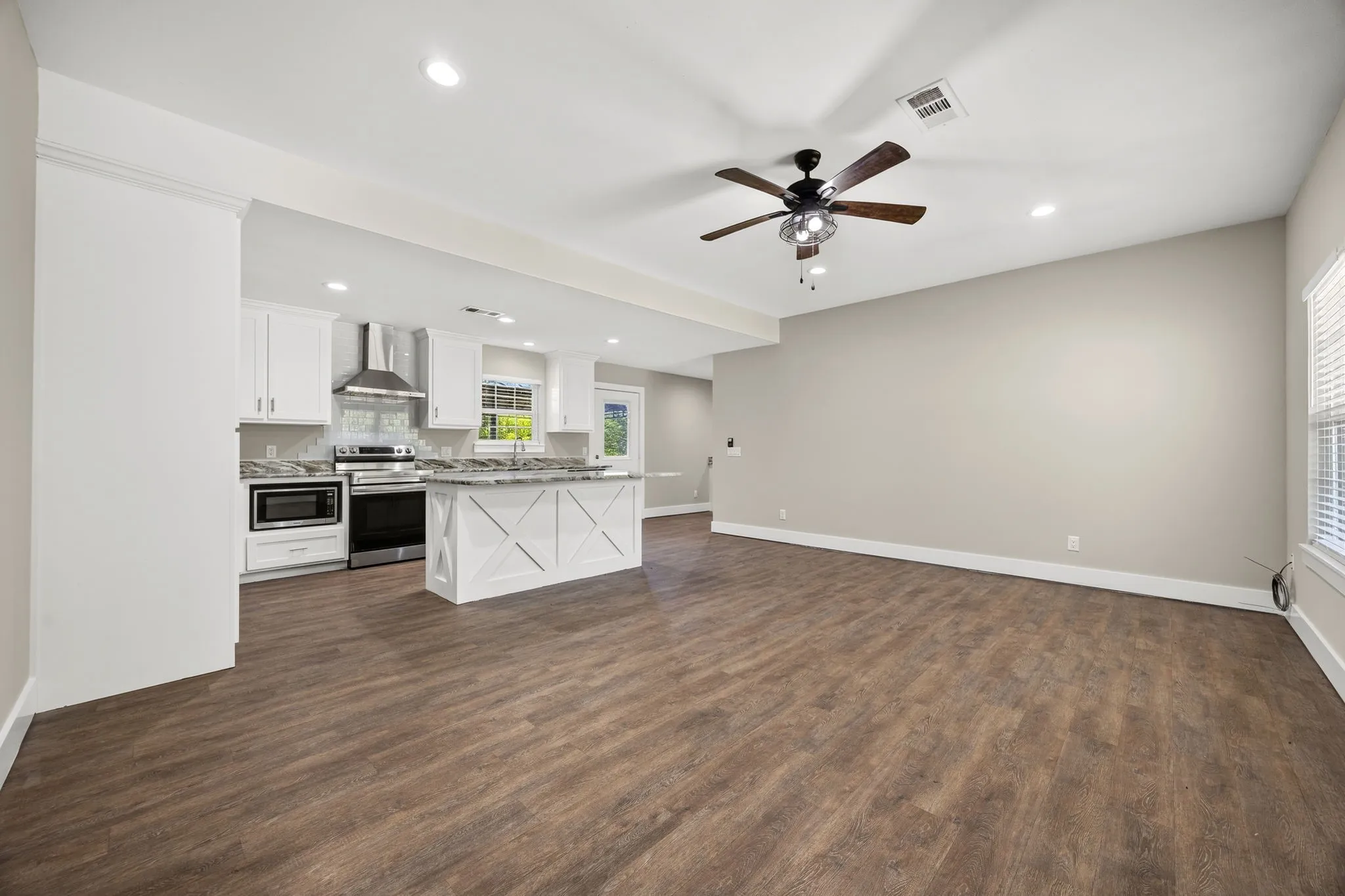 Single Family Residence For Sale in Lamar County , 5250 Cooper Street, Reno, Texas 75462, 3 Bedroom, 2 Bathroom, 2 Garage spaces, 1,499 Sqft, built in 2022, mls#21366739, Real Estate Agent in Reno, Homes For Sale in Lamar county, Homes For Sale in Reno, Realtor in Reno Texas, Real Estate Brokerage Independent Realty Texas, Luminita Cordes Realtor