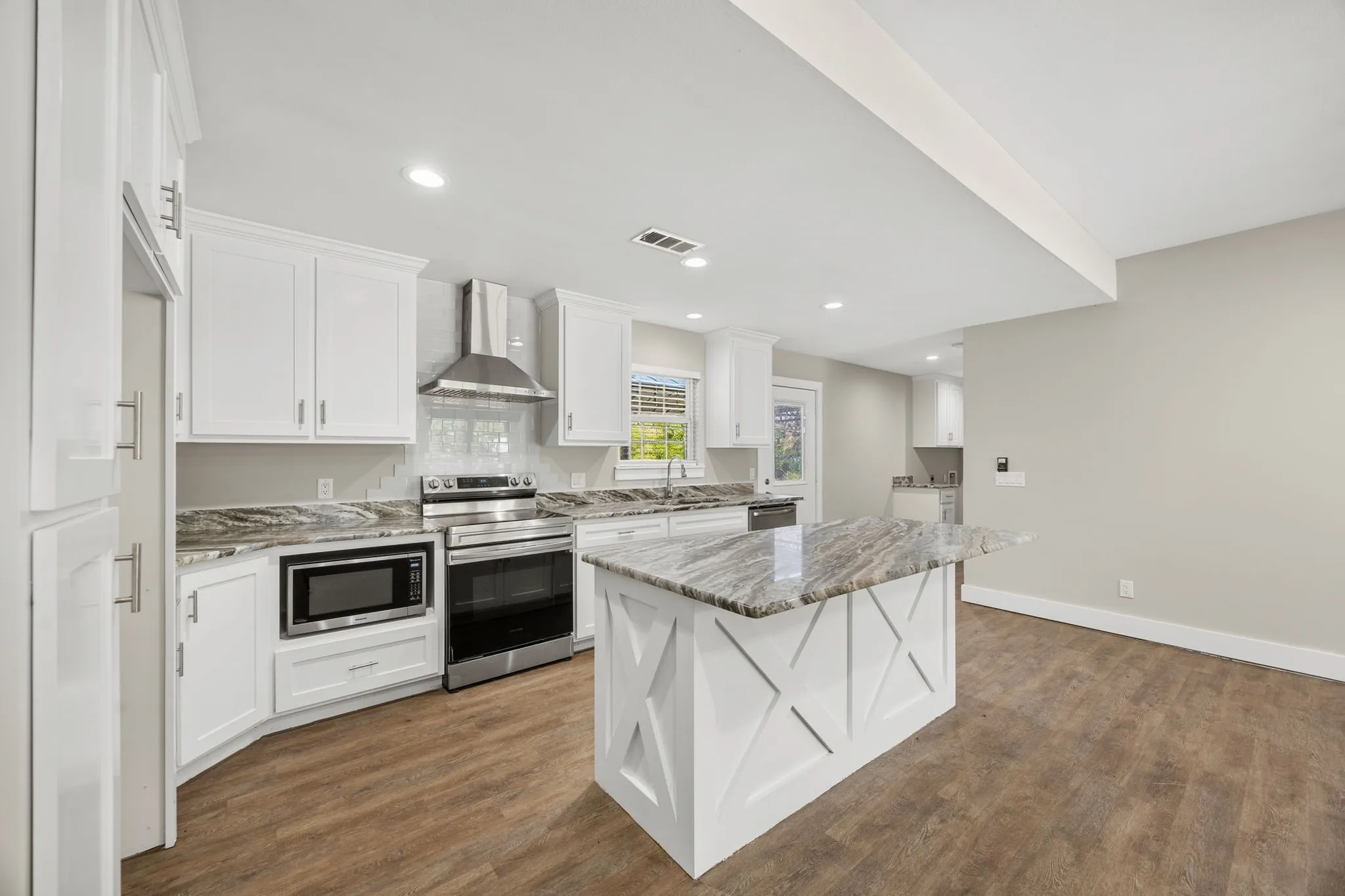 Single Family Residence For Sale in Lamar County , 5250 Cooper Street, Reno, Texas 75462, 3 Bedroom, 2 Bathroom, 2 Garage spaces, 1,499 Sqft, built in 2022, mls#21366739, Real Estate Agent in Reno, Homes For Sale in Lamar county, Homes For Sale in Reno, Realtor in Reno Texas, Real Estate Brokerage Independent Realty Texas, Luminita Cordes Realtor