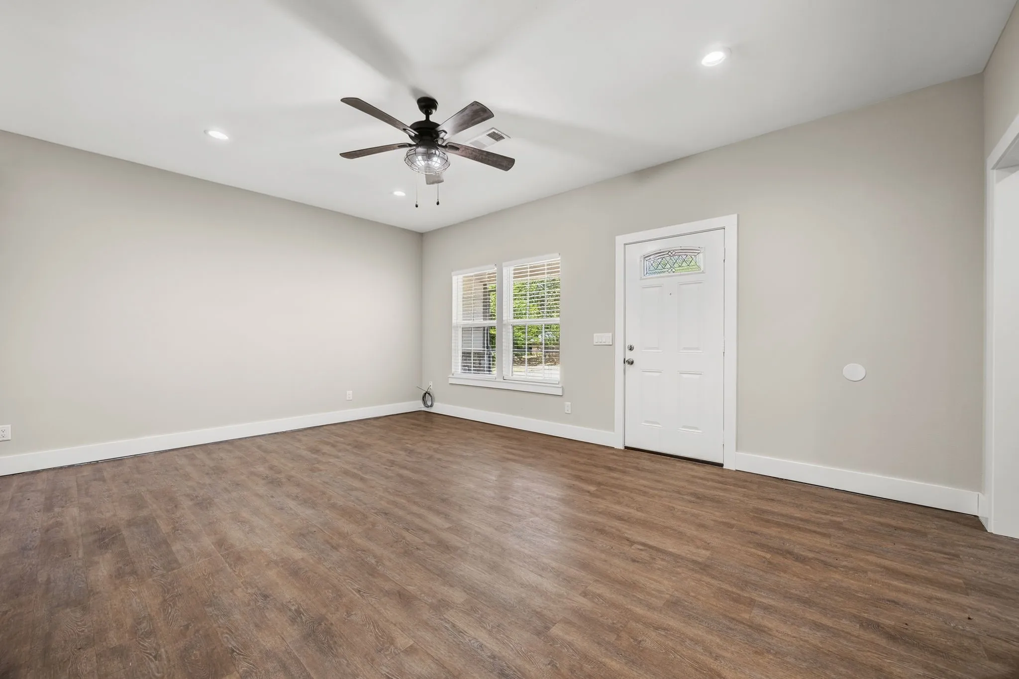 Single Family Residence For Sale in Lamar County , 5250 Cooper Street, Reno, Texas 75462, 3 Bedroom, 2 Bathroom, 2 Garage spaces, 1,499 Sqft, built in 2022, mls#21366739, Real Estate Agent in Reno, Homes For Sale in Lamar county, Homes For Sale in Reno, Realtor in Reno Texas, Real Estate Brokerage Independent Realty Texas, Luminita Cordes Realtor