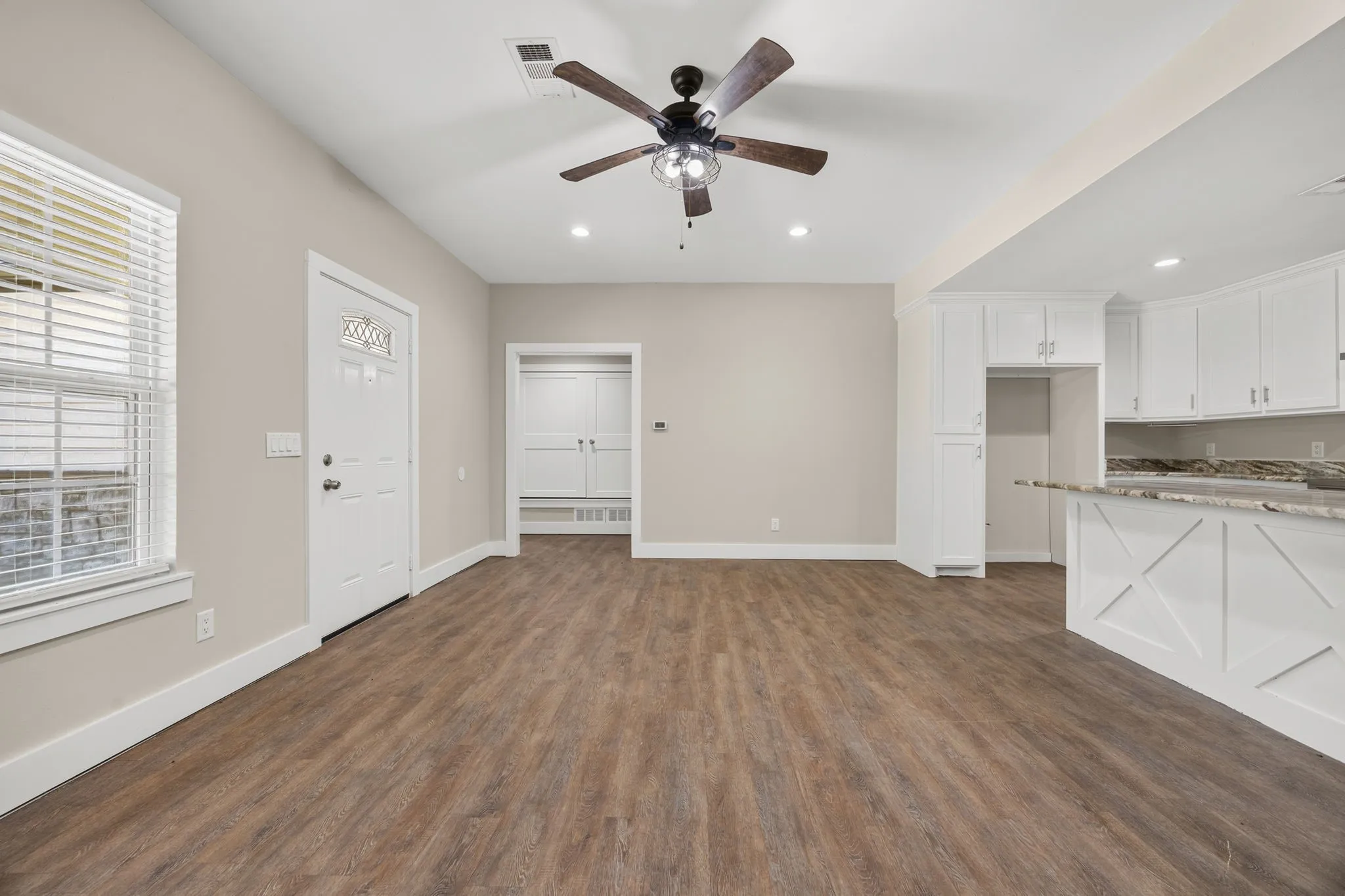 Single Family Residence For Sale in Lamar County , 5250 Cooper Street, Reno, Texas 75462, 3 Bedroom, 2 Bathroom, 2 Garage spaces, 1,499 Sqft, built in 2022, mls#21366739, Real Estate Agent in Reno, Homes For Sale in Lamar county, Homes For Sale in Reno, Realtor in Reno Texas, Real Estate Brokerage Independent Realty Texas, Luminita Cordes Realtor