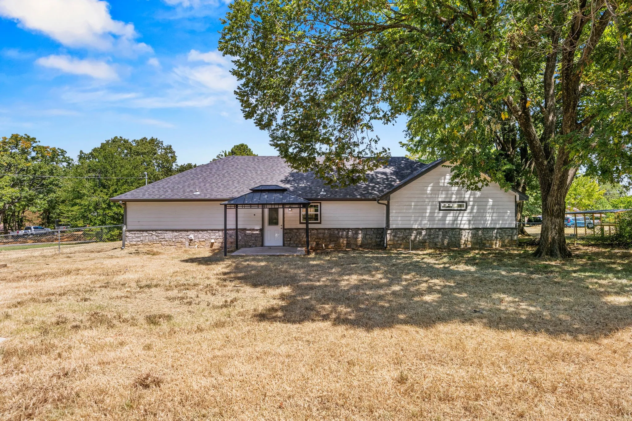 Single Family Residence For Sale in Lamar County , 5250 Cooper Street, Reno, Texas 75462, 3 Bedroom, 2 Bathroom, 2 Garage spaces, 1,499 Sqft, built in 2022, mls#21366739, Real Estate Agent in Reno, Homes For Sale in Lamar county, Homes For Sale in Reno, Realtor in Reno Texas, Real Estate Brokerage Independent Realty Texas, Luminita Cordes Realtor