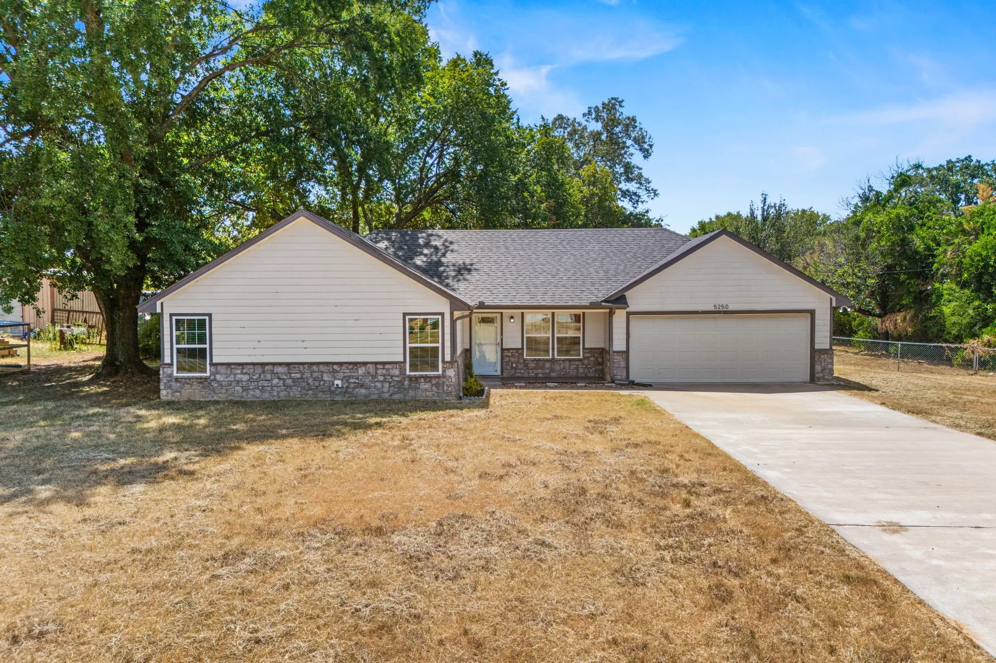 Single Family Residence For Sale in Lamar County , 5250 Cooper Street, Reno, Texas 75462, 3 Bedroom, 2 Bathroom, 2 Garage spaces, 1,499 Sqft, built in 2022, mls#21366739, Real Estate Agent in Reno, Homes For Sale in Lamar county, Homes For Sale in Reno, Realtor in Reno Texas, Real Estate Brokerage Independent Realty Texas, Luminita Cordes Realtor