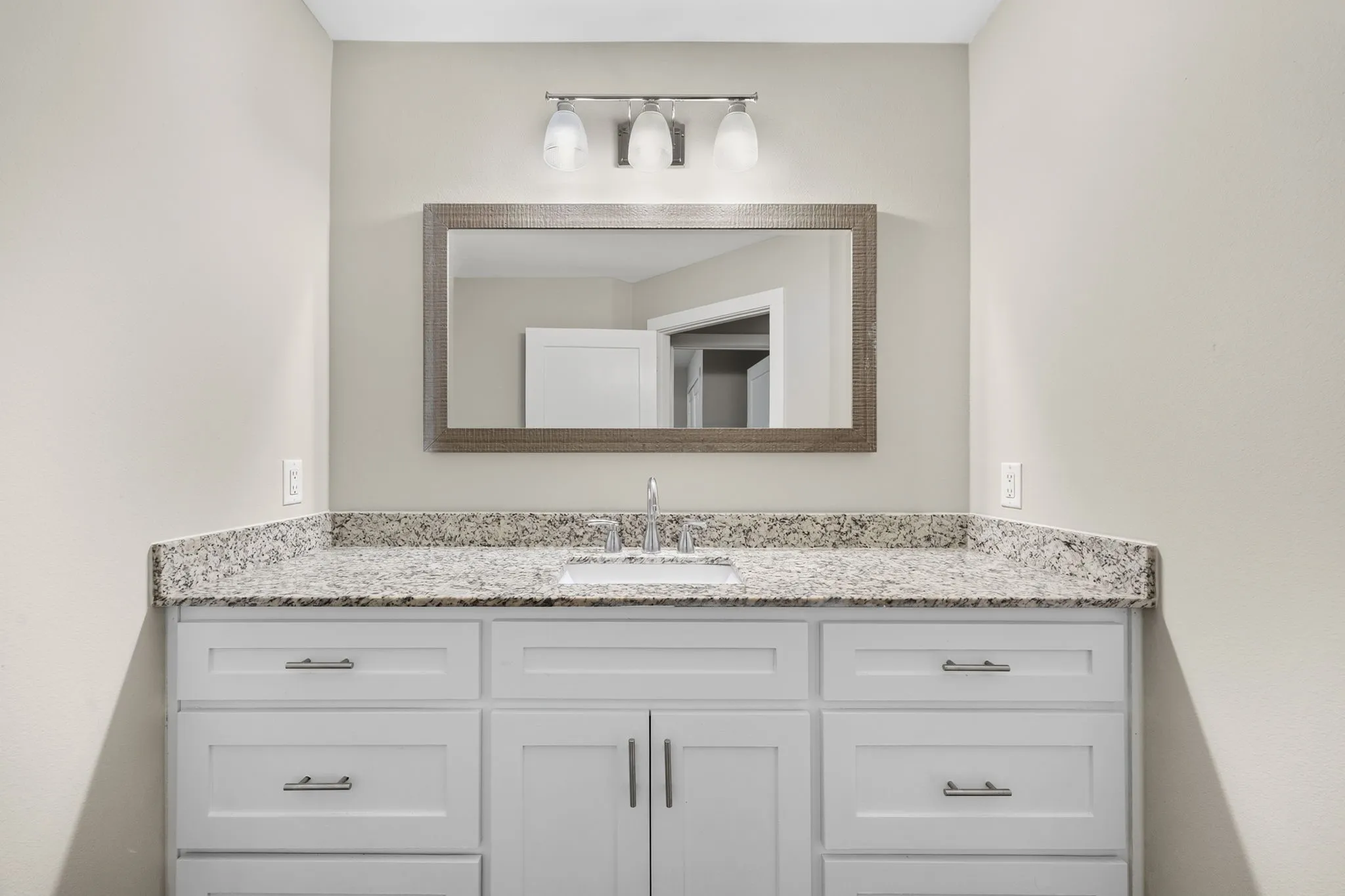 Single Family Residence For Sale in Lamar County , 5250 Cooper Street, Reno, Texas 75462, 3 Bedroom, 2 Bathroom, 2 Garage spaces, 1,499 Sqft, built in 2022, mls#21366739, Real Estate Agent in Reno, Homes For Sale in Lamar county, Homes For Sale in Reno, Realtor in Reno Texas, Real Estate Brokerage Independent Realty Texas, Luminita Cordes Realtor