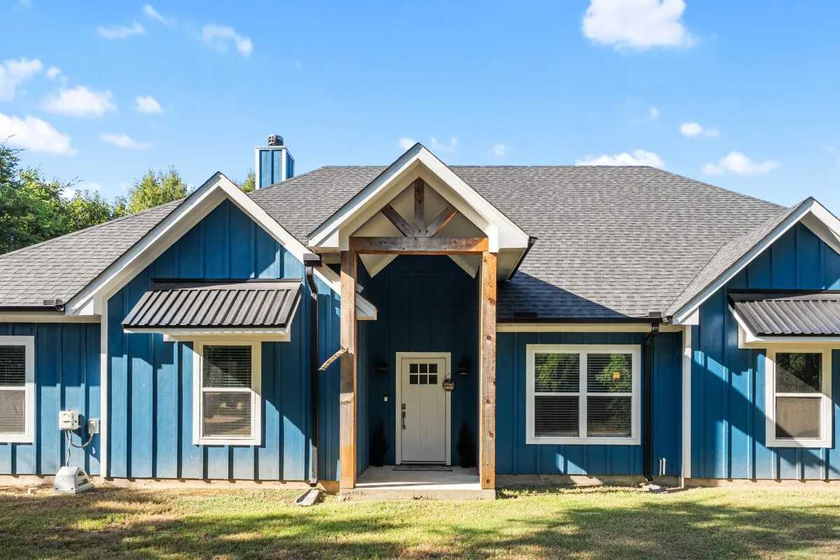 Single Family Residence For Sale in Henderson County , 914 Pin Oak Street, Trinidad, Texas 75163, 4 Bedroom, 3 Bathroom, 2 Garage spaces, 2,444 Sqft, built in 2023, Price $549,000, mls#21366120, Real Estate Agent in Trinidad, Homes For Sale in Henderson county, Homes For Sale in Trinidad, Realtor in Trinidad Texas, Real Estate Brokerage Independent Realty Texas, Luminita Cordes Realtor